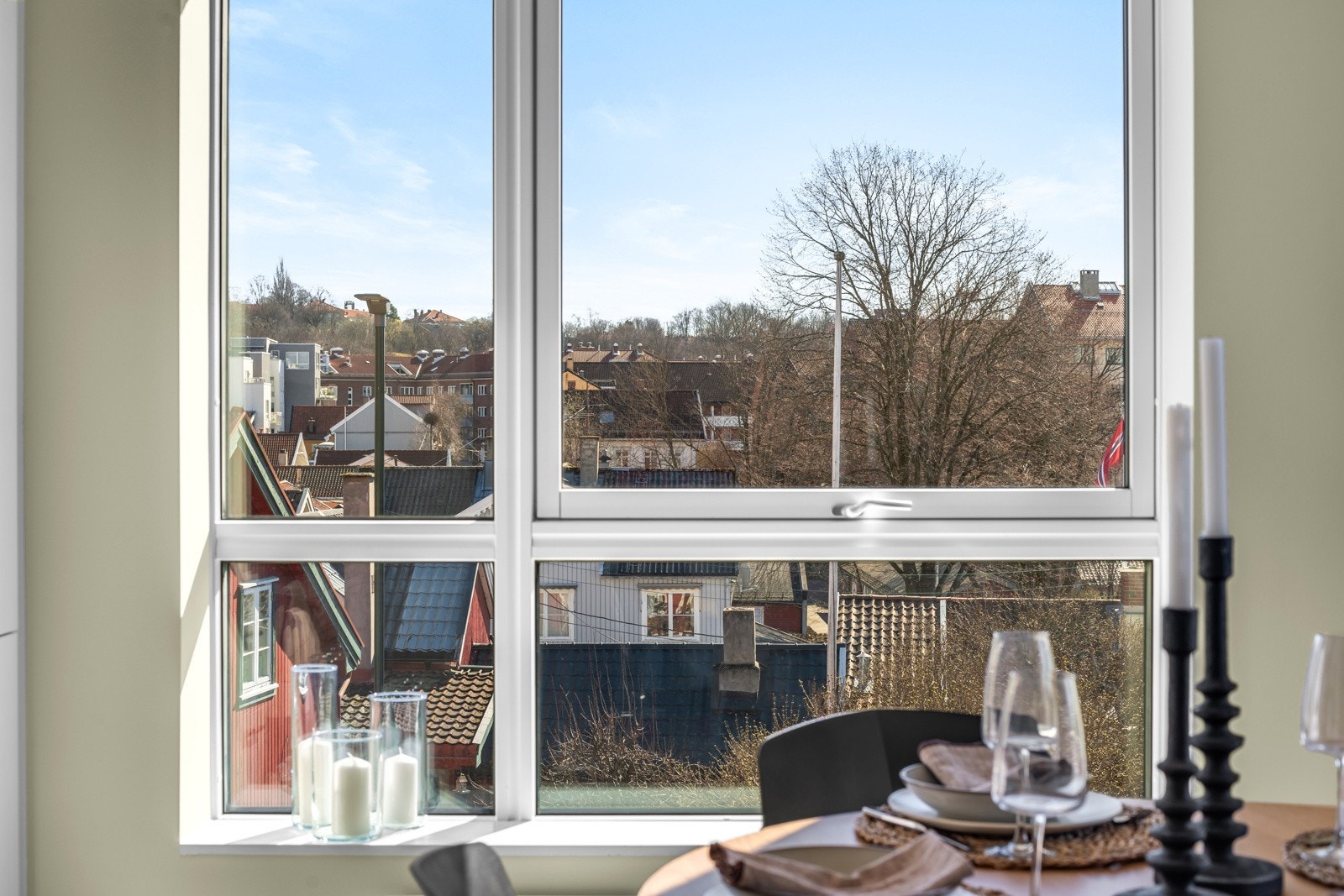 Flott utsyn fra kjøkkenvinduet Galleribilde