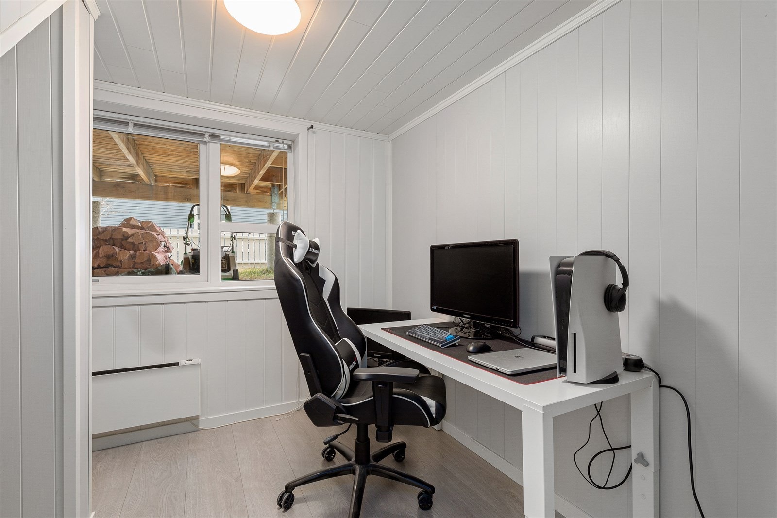 Soverom nr 2 kan fint brukast som gjesterom eller kontor. Til opplysning er ikkje desse omsøkt som opphaldsrom, men har rømningsvegar. Galleribilde