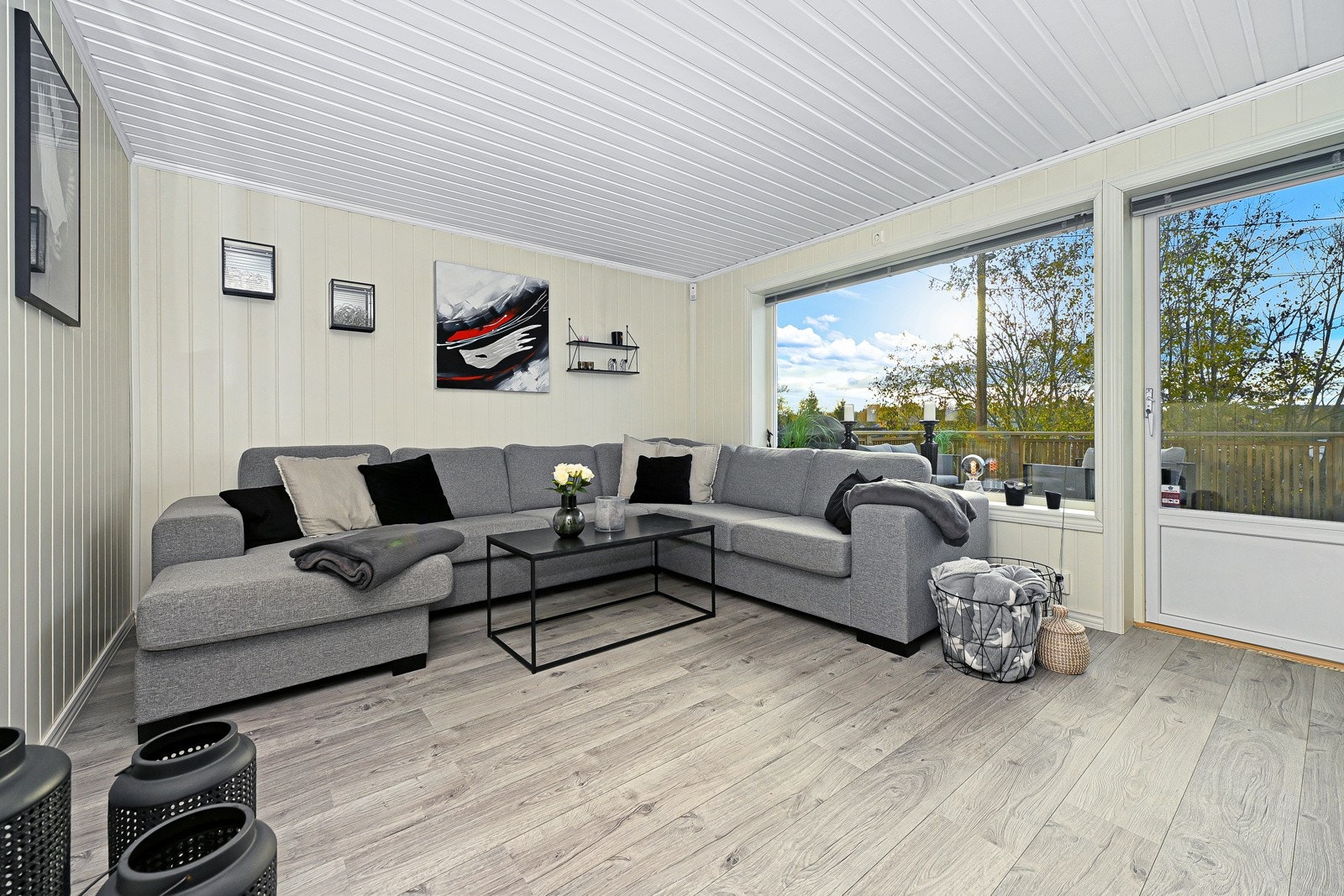 Todelt stue med pene overflater Galleribilde