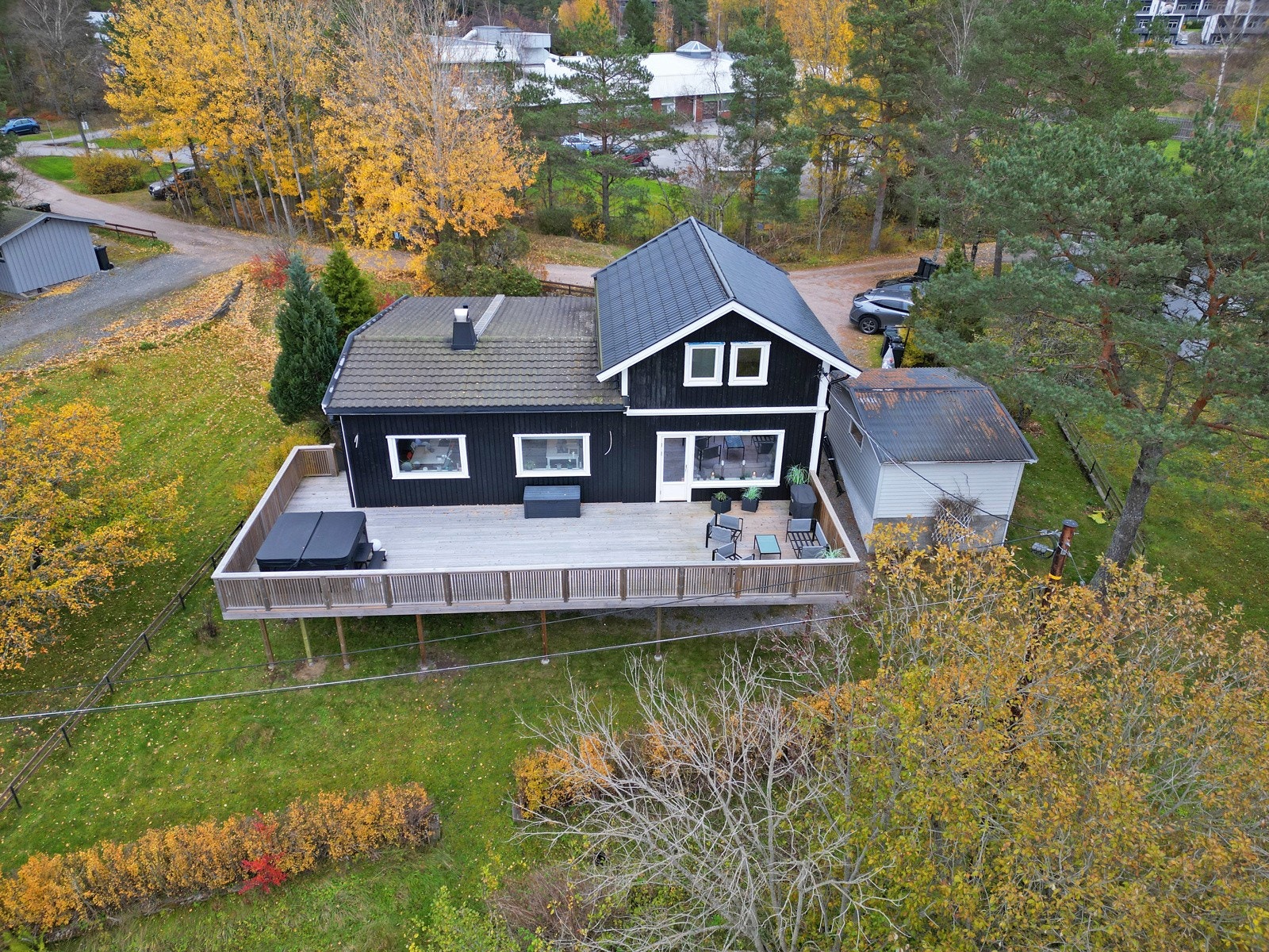 Stor veranda på vestsiden av boligen Galleribilde