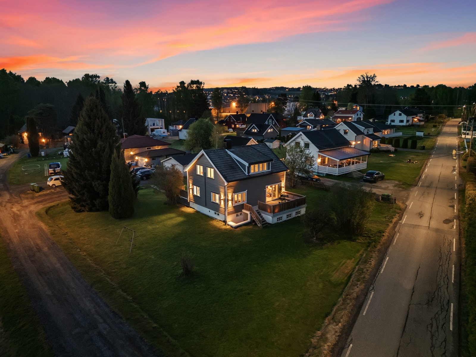 Området er rolig og omgivelsene rundt deg er landige, men alikevel er det kort vei til det sentrale. Galleribilde