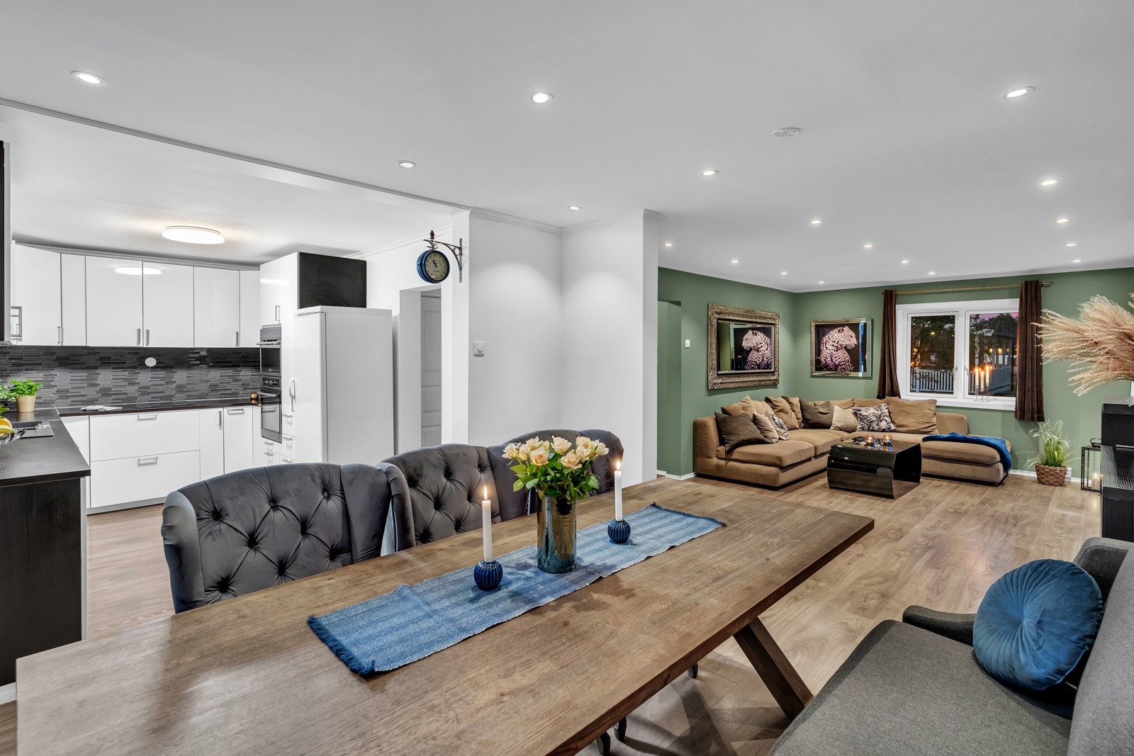 Her kan du invitere gjester over på hyggelig middagsselskap. Galleribilde