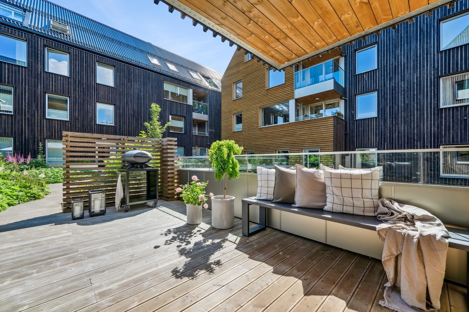 Terrasse med delvis overbygg Galleribilde