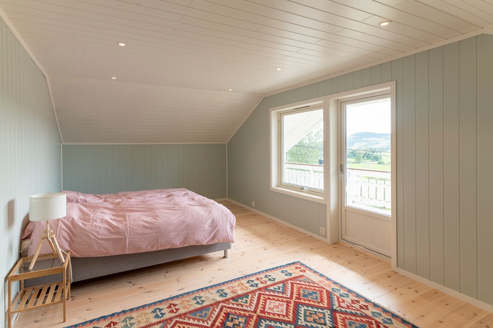 Master bedroom i 2. etasje med utgang til balkong Galleribilde