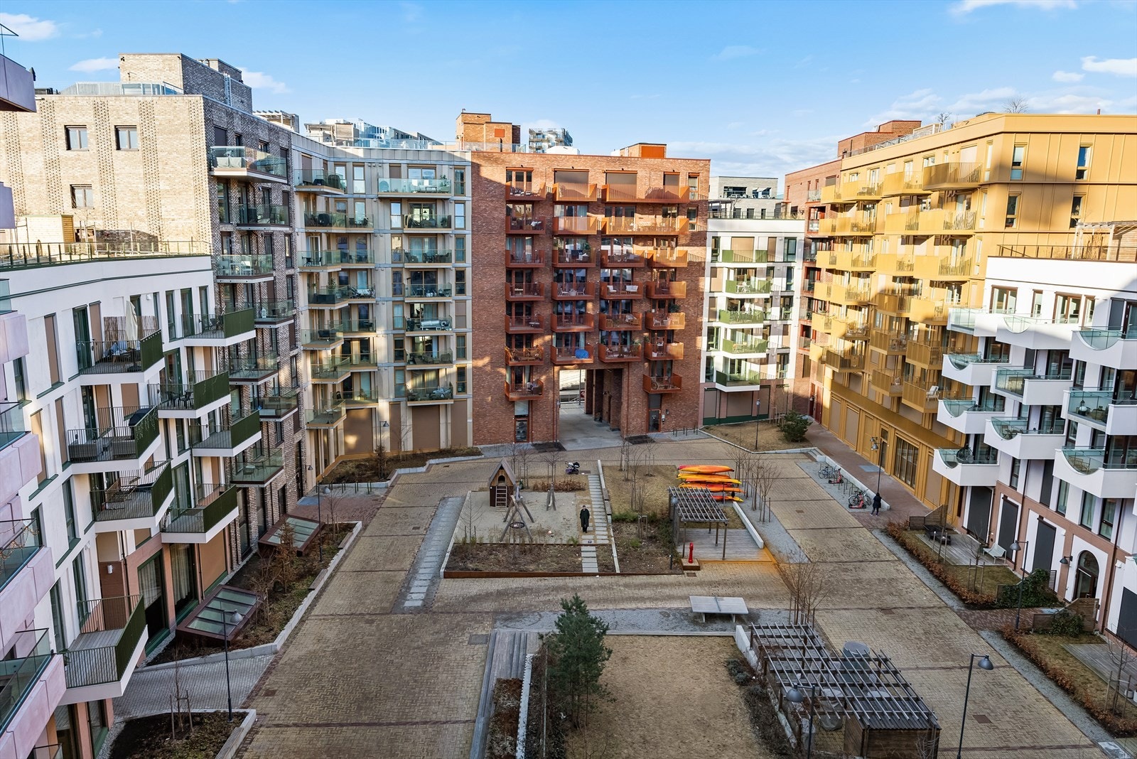 Utsikt mot bakgård fra en av takterrassene Galleribilde