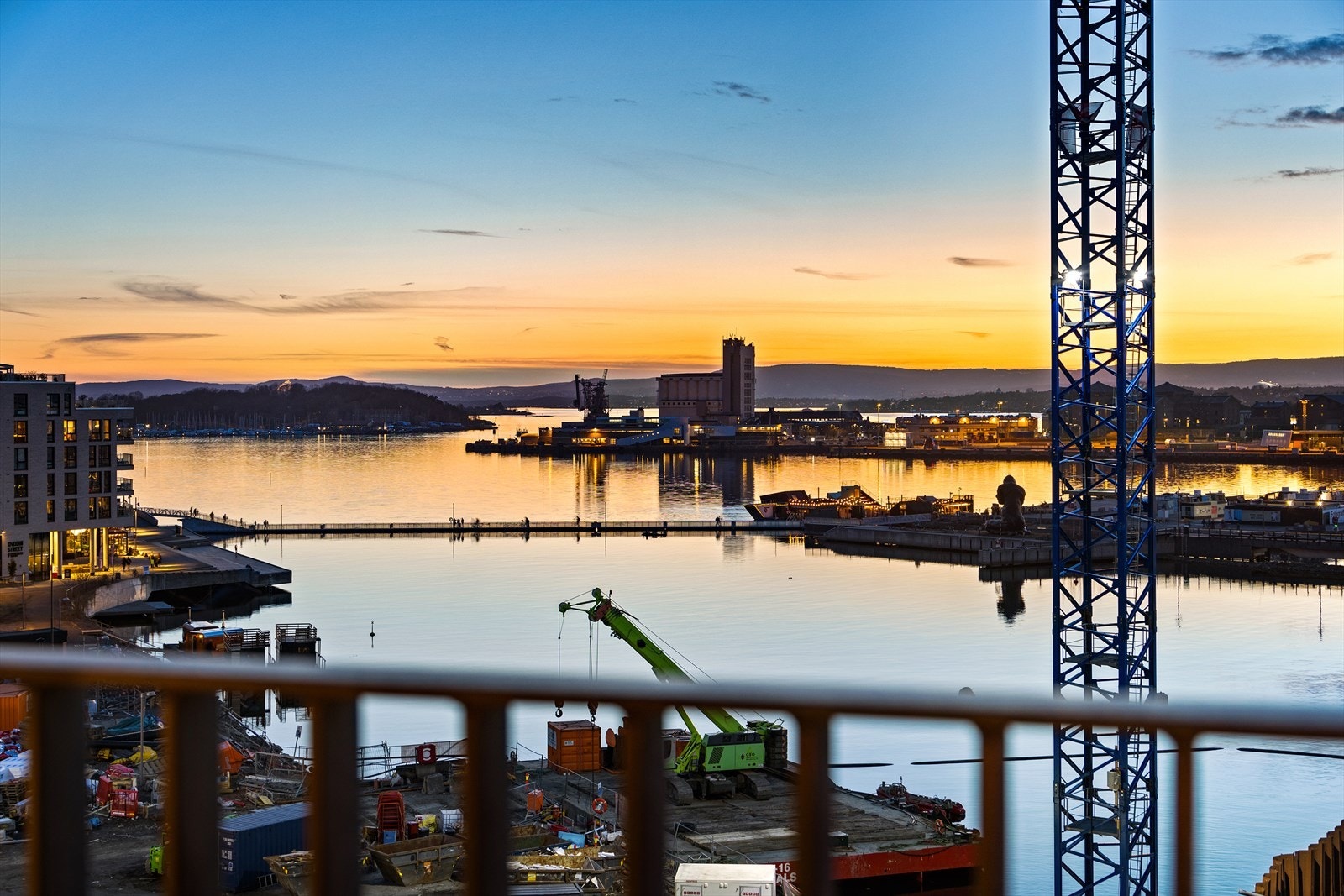Leiligheten har en fin beliggenhet i 6. etg og vil ha flott fjordutsikt mellom Vannkunsten og det kommende Kongsbrygga prosjektet - i tillegg til mellom byggene i Kongsbrygga Galleribilde