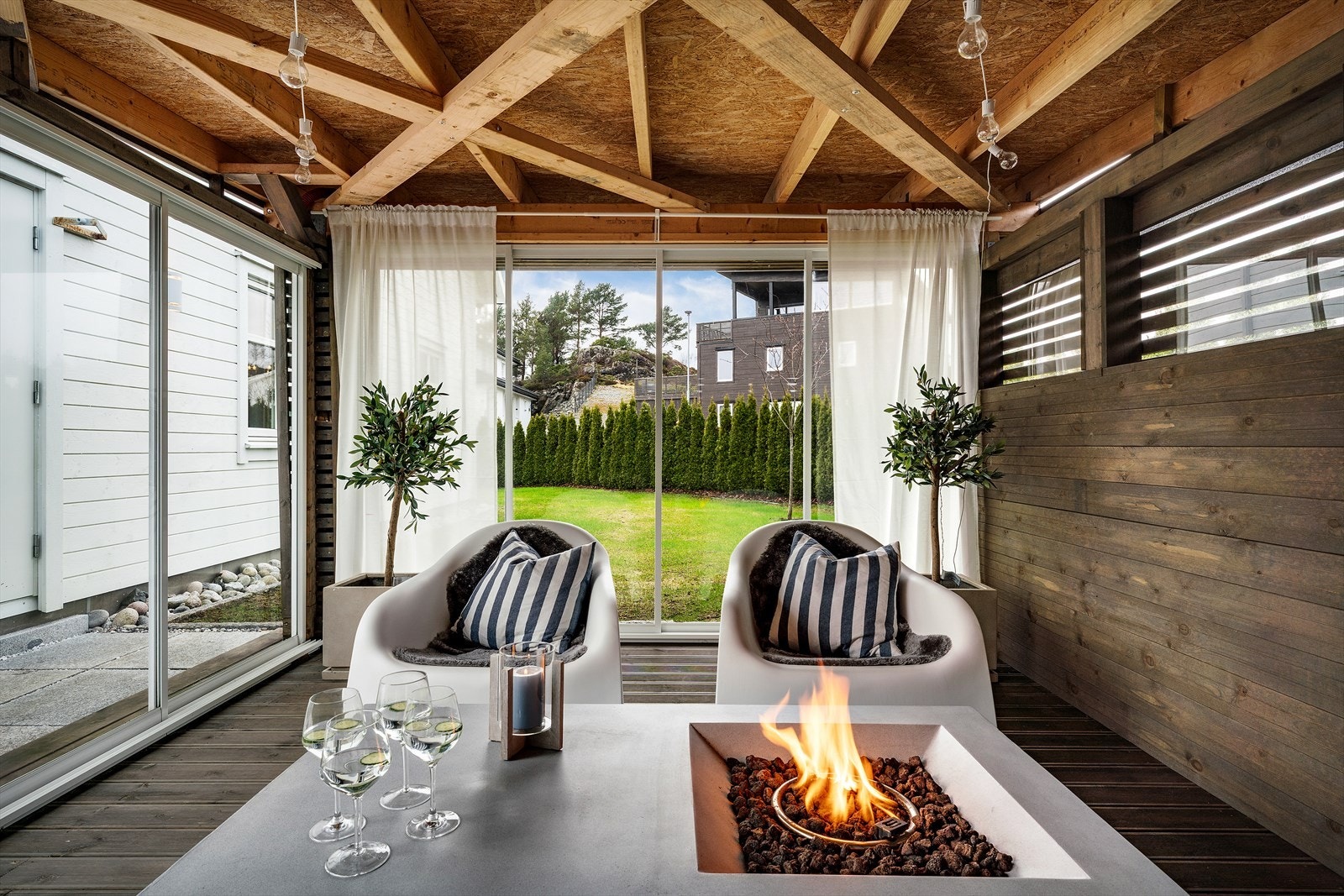 - Utestuen er perfekt å benytte når regndråpene melder sin ankomst - Galleribilde