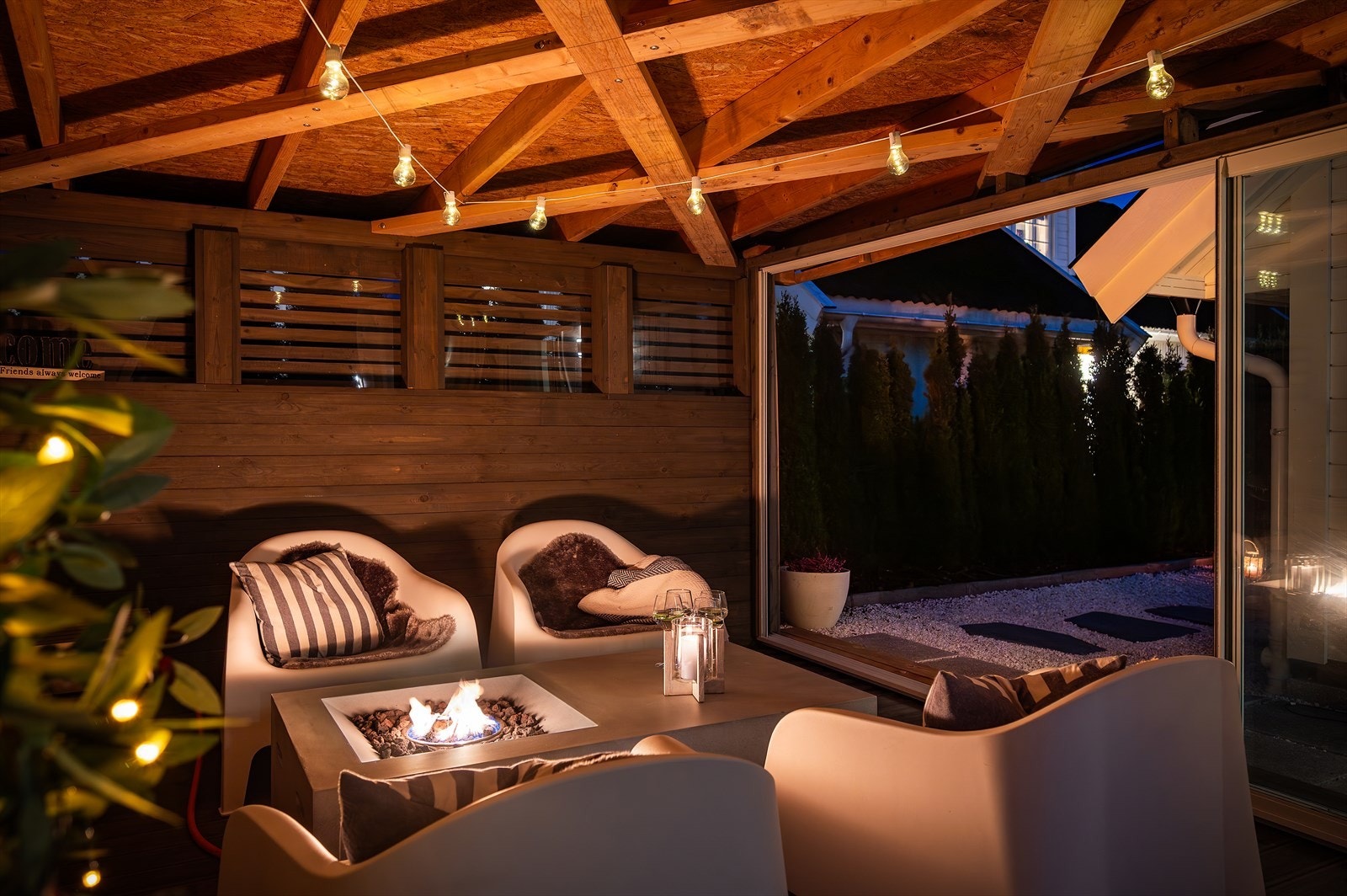 - Eksklusiv, herskapelig enebolig med påkostede utearealer, utestue og garasje - Galleribilde