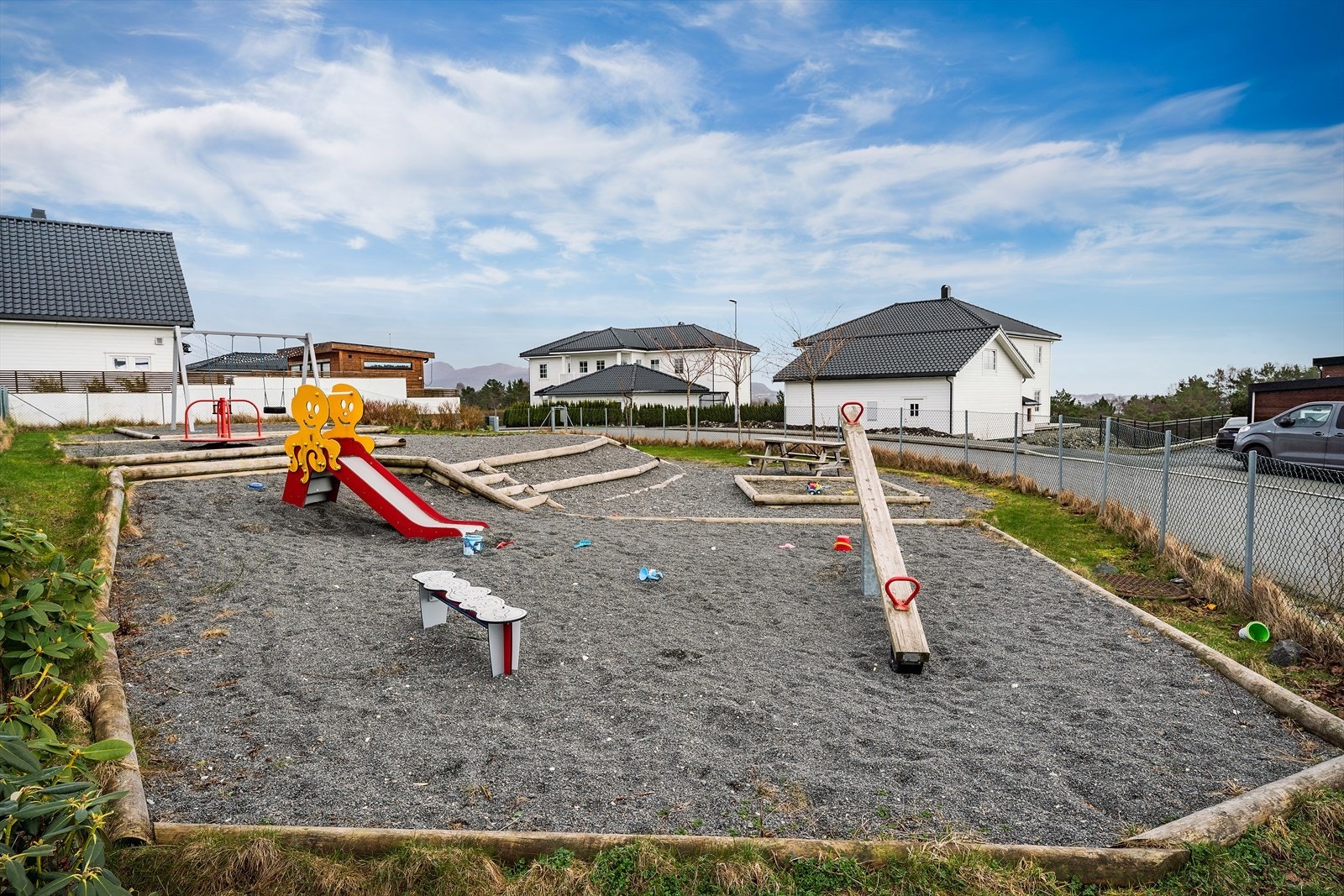 - Opptil flere lekeplasser på tunet til glede for de små - Galleribilde