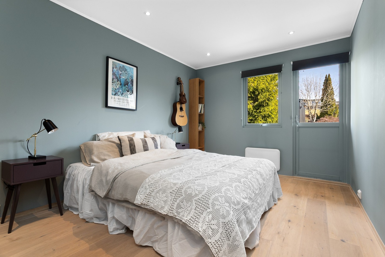 Hovedsoverommet er romslig og gir et godt inntrykk. Direkte adkomst til østvendt terrasse. Galleribilde