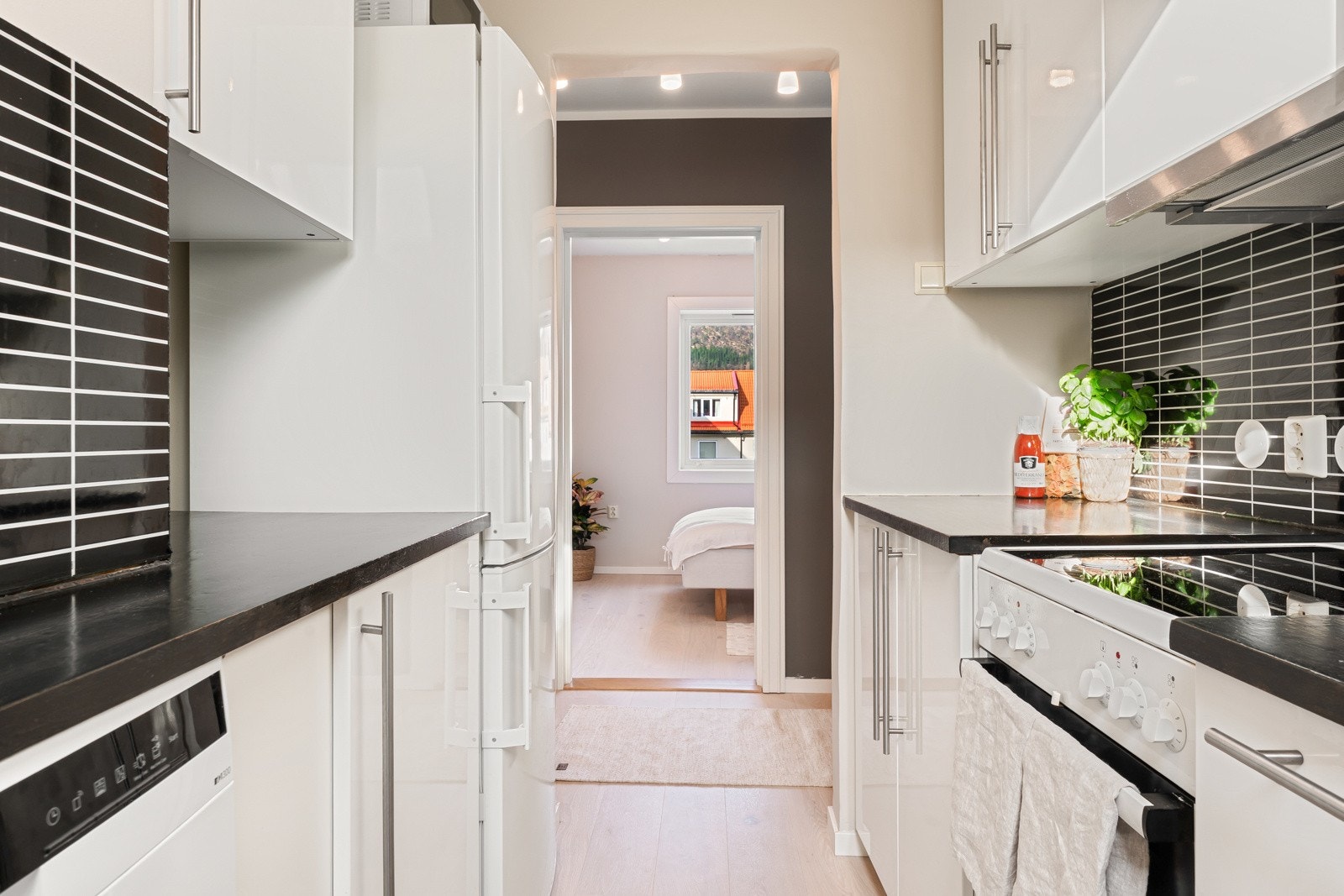 - På kjøkkenet er det opplegg for oppvaskmaskin - Galleribilde