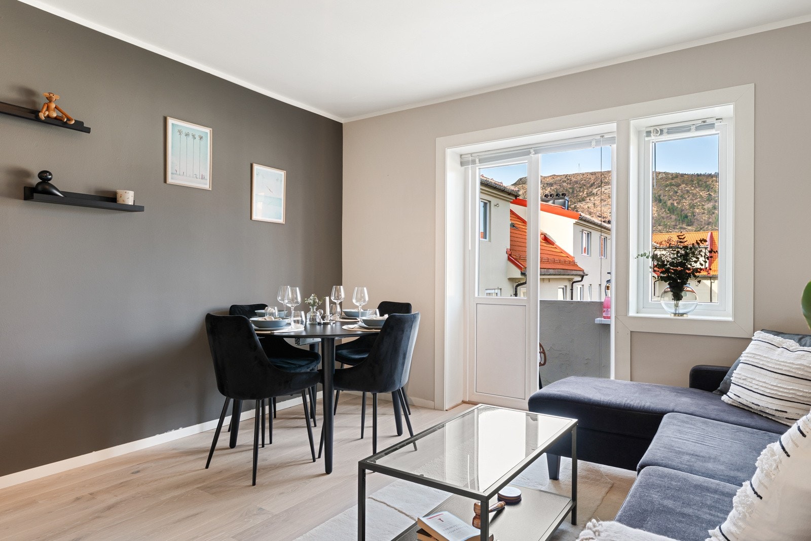 - Det ble lagt ny parkett på gulv i 2024 - Galleribilde