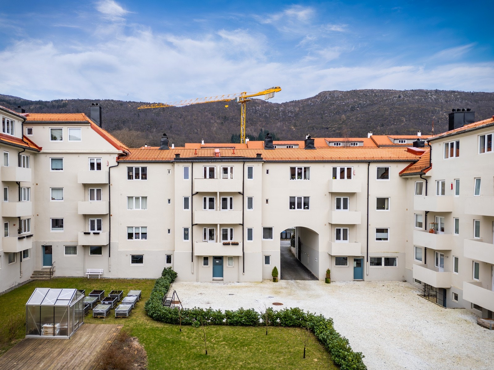 - De siste 6 årene har det blitt utført omfattende oppgraderinger, inkludert nytt tak, rør, maling, samt oppgradert pipe og bakgård - Galleribilde