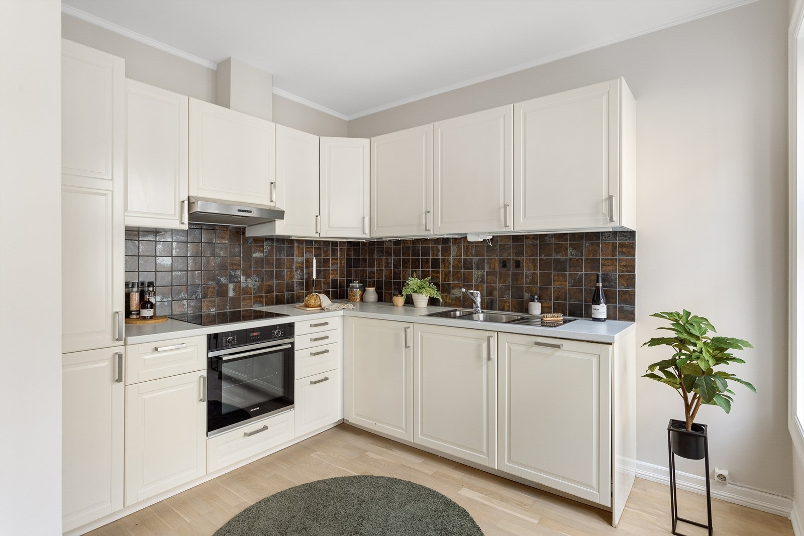 Koselig kjøkken delvis separat fra stue. Galleribilde