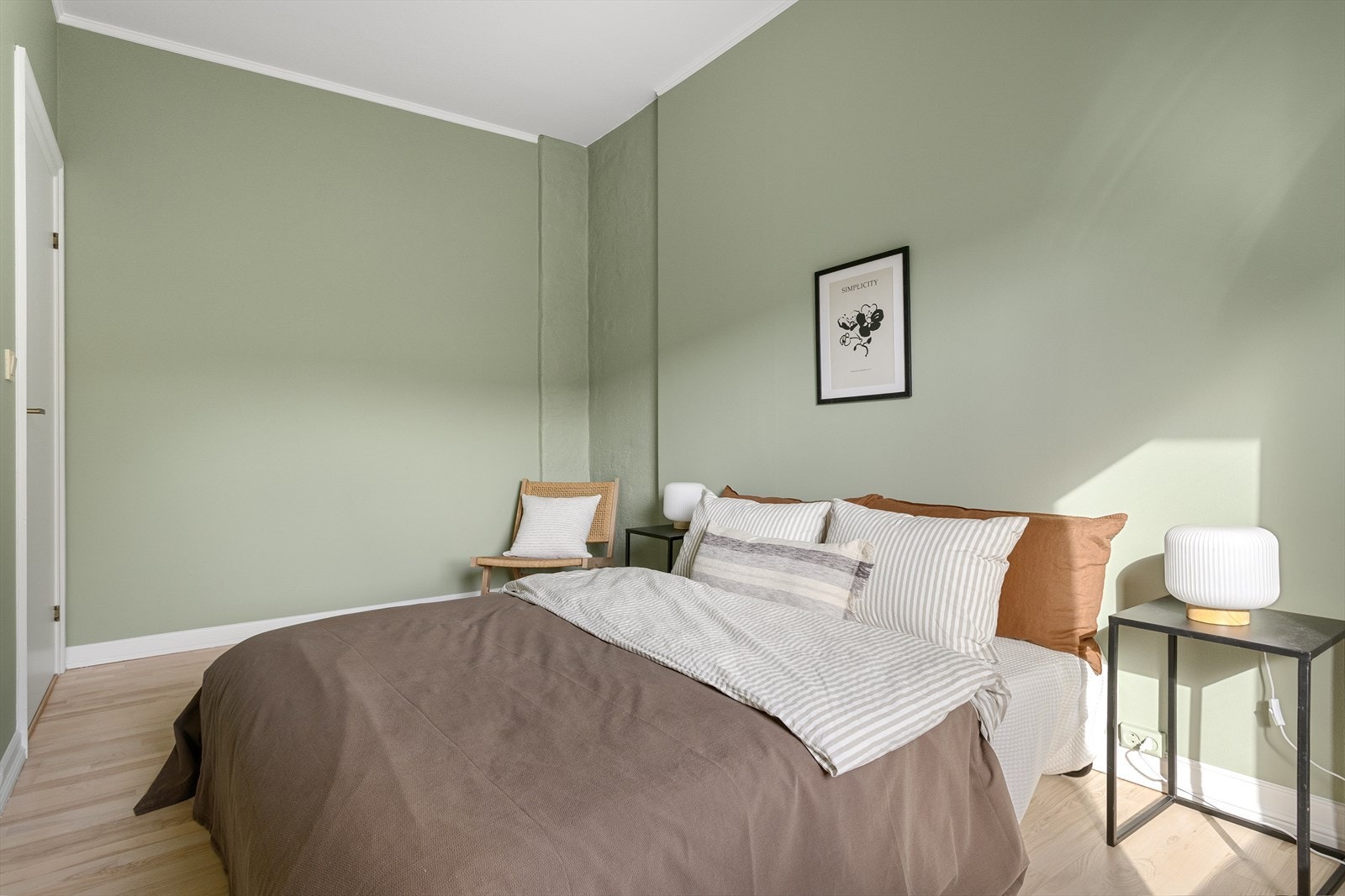 Det er plass til garderobeskap og øvrig oppbevaring. Galleribilde