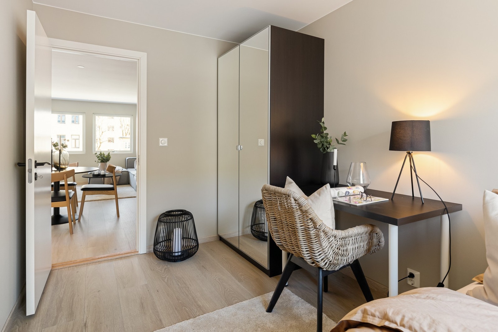 Innredet garderobeskap. Galleribilde