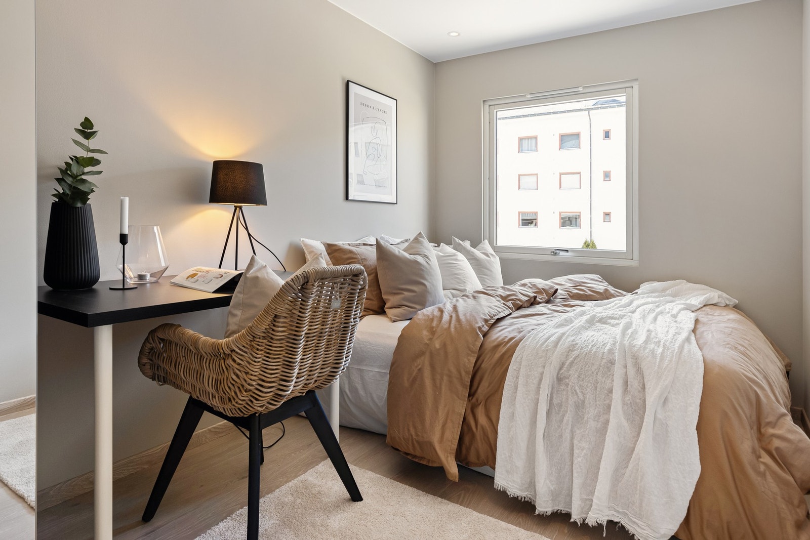 Her er det god plass til dobbelt seng, i tillegg til pult. Galleribilde