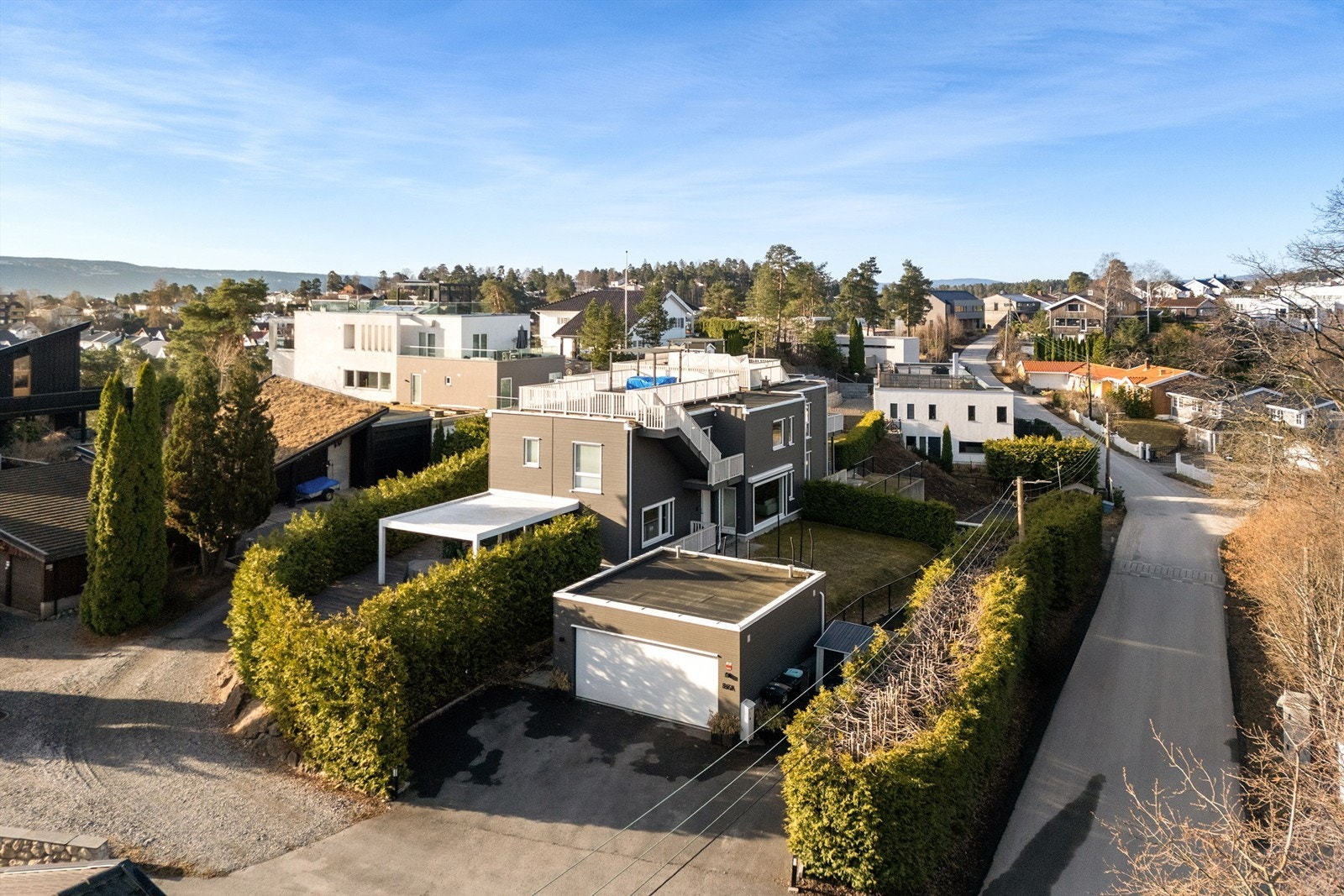 Velkommen til Langoddveien 86A - Stor og meget pent møblert familebolig i ett rolig og meget attraktivt villaområde - Badeplasser og kysstier rett ved. Galleribilde