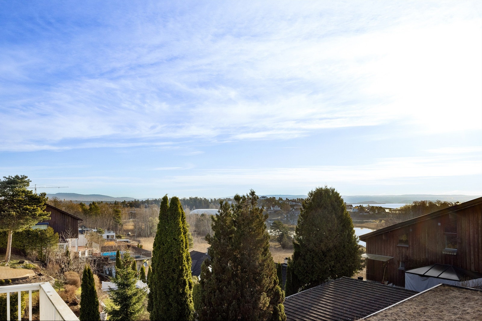 Hyggelig utsikt fra den store private takterrassen. Her er det sol fra tidlig morgen til sen kveld. Galleribilde