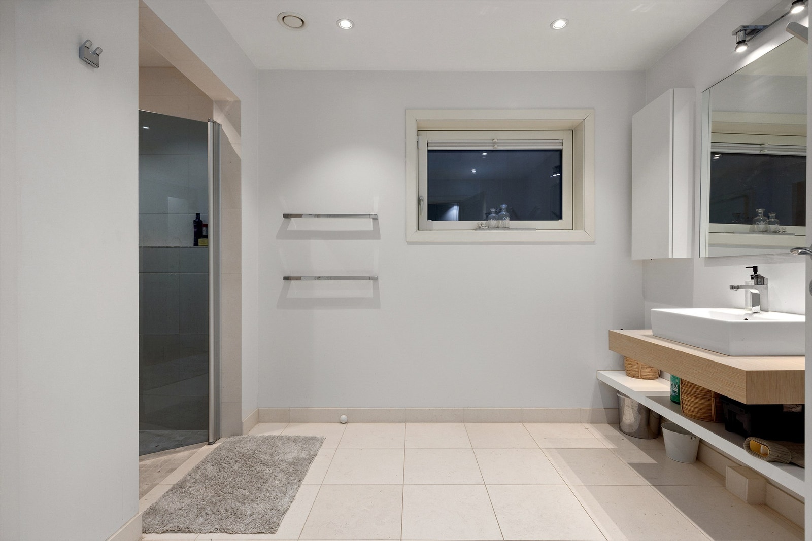 Pent baderom for praktikantdel. Galleribilde