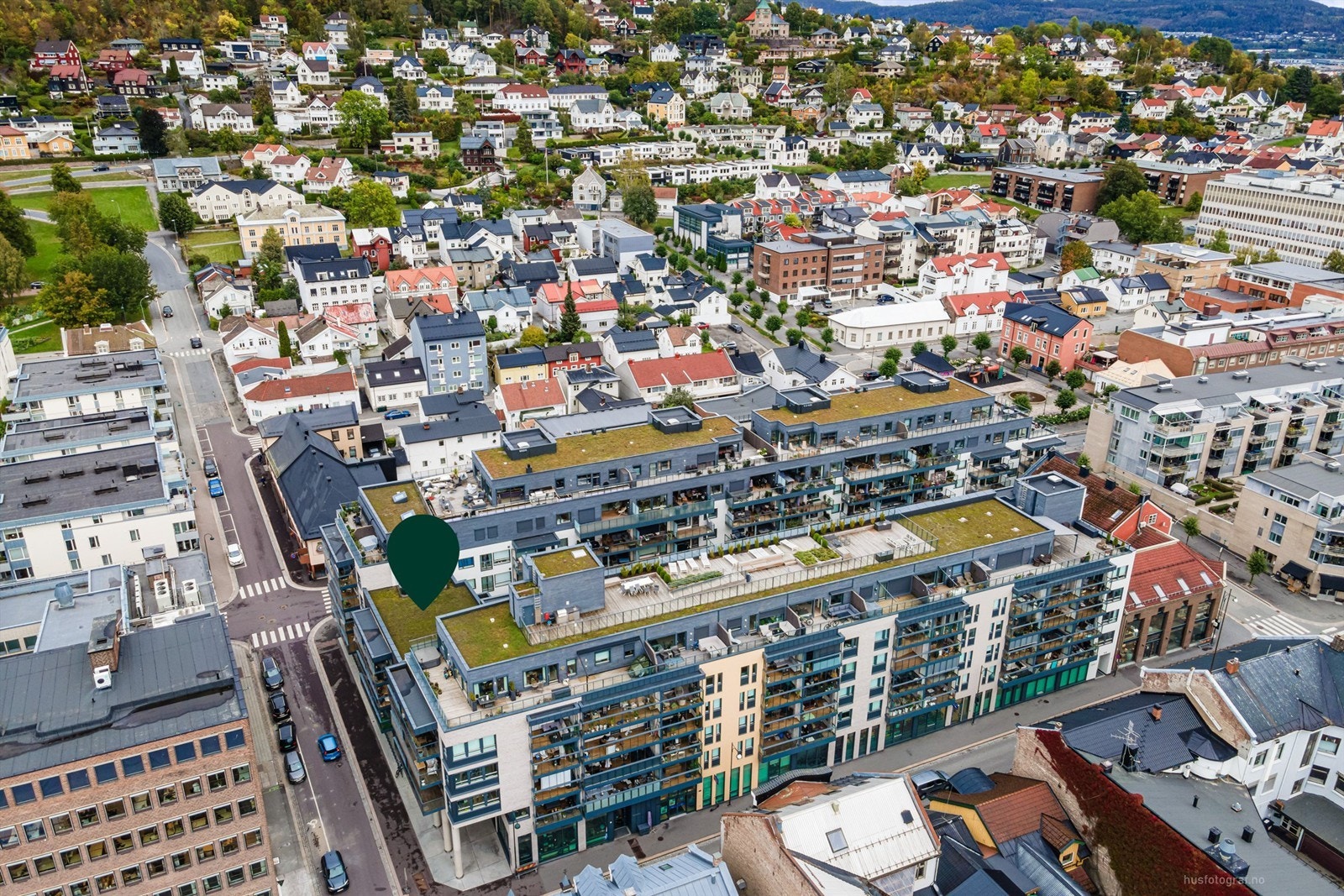 Pendlervennlig beliggenhet med kort vei til tog og bussknutepunkt Galleribilde