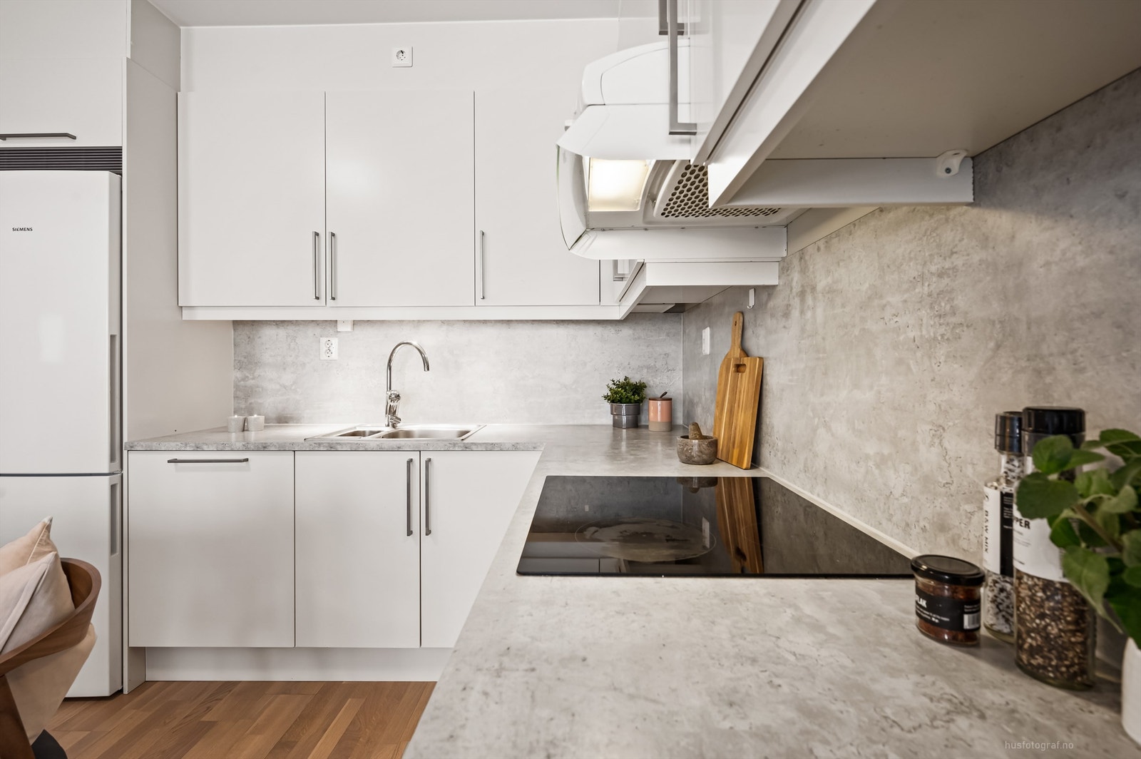 Over- og underskap i hvit samt glatt utførelse Galleribilde