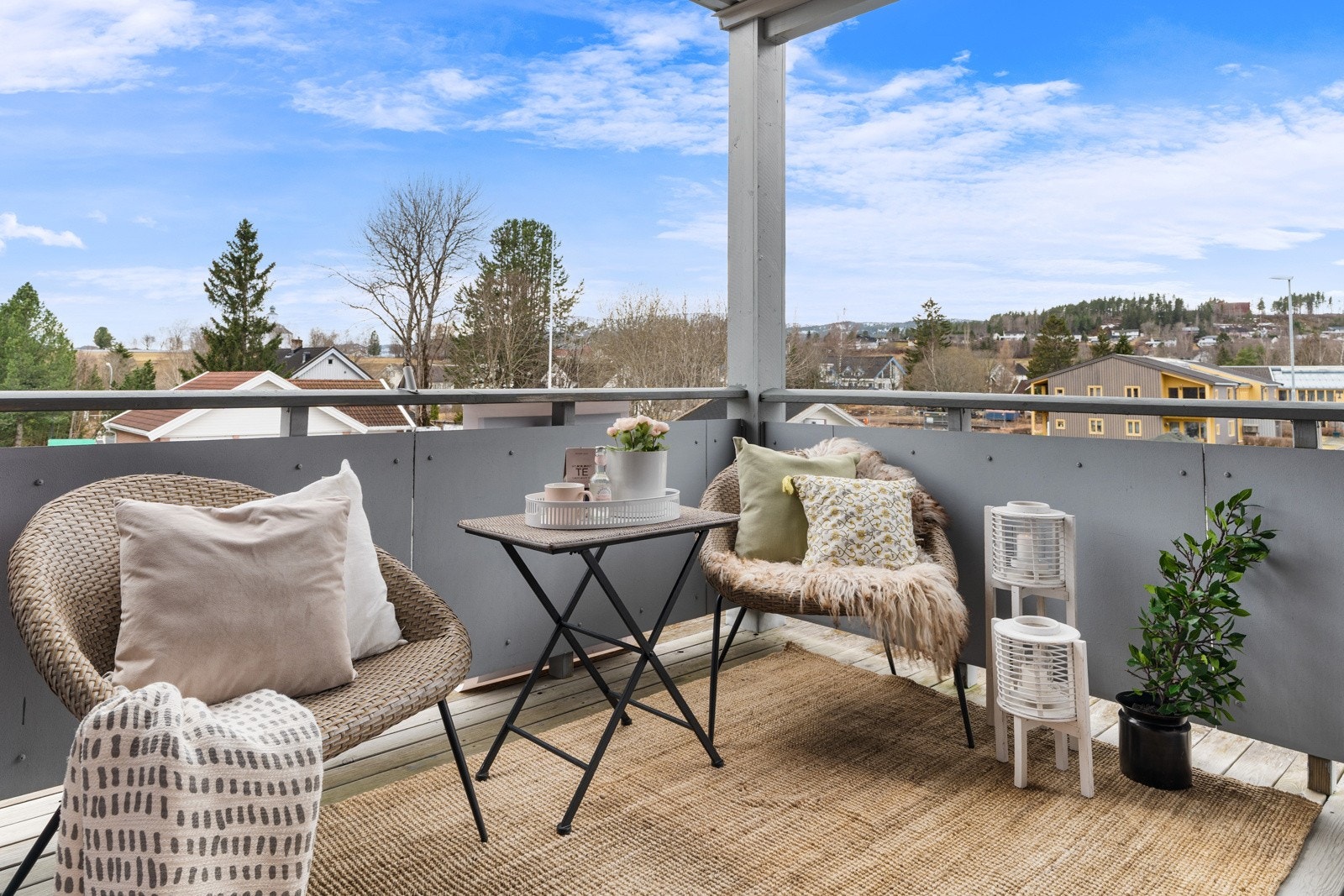 Via stuen er det adkomst til solrik veranda. Galleribilde