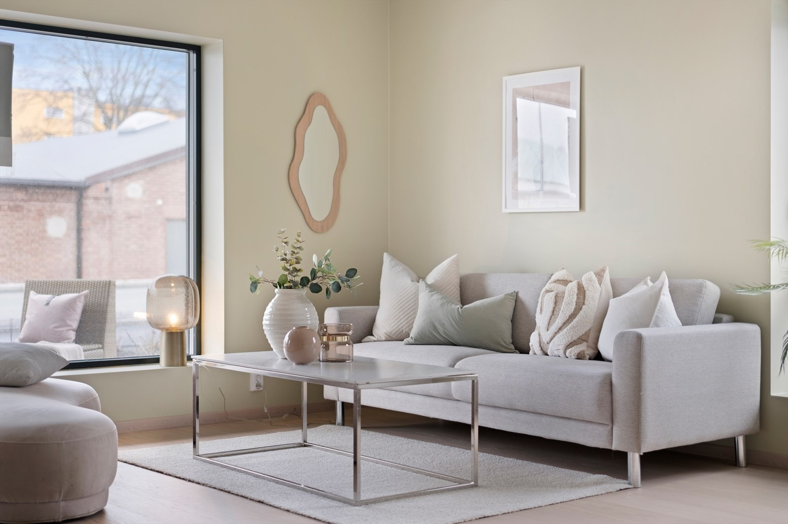 Velkommen til Lade alle 42F - En nyoppført og stilren 3-roms selveierleilighet på 61m² fra 2024. Leiligheten har en sentral og attraktiv beliggenhet på Lade. Galleribilde