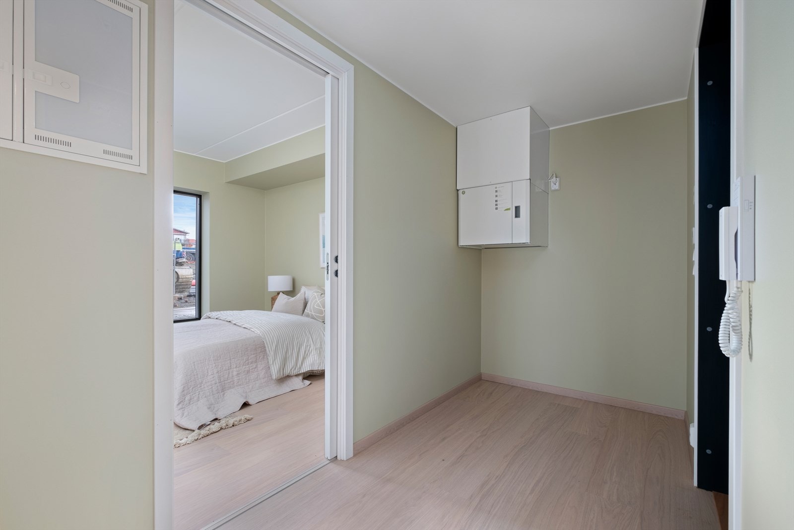 Soverommene ligger praktisk adskilt på hver sin side av stuen og kjøkkenet. Galleribilde