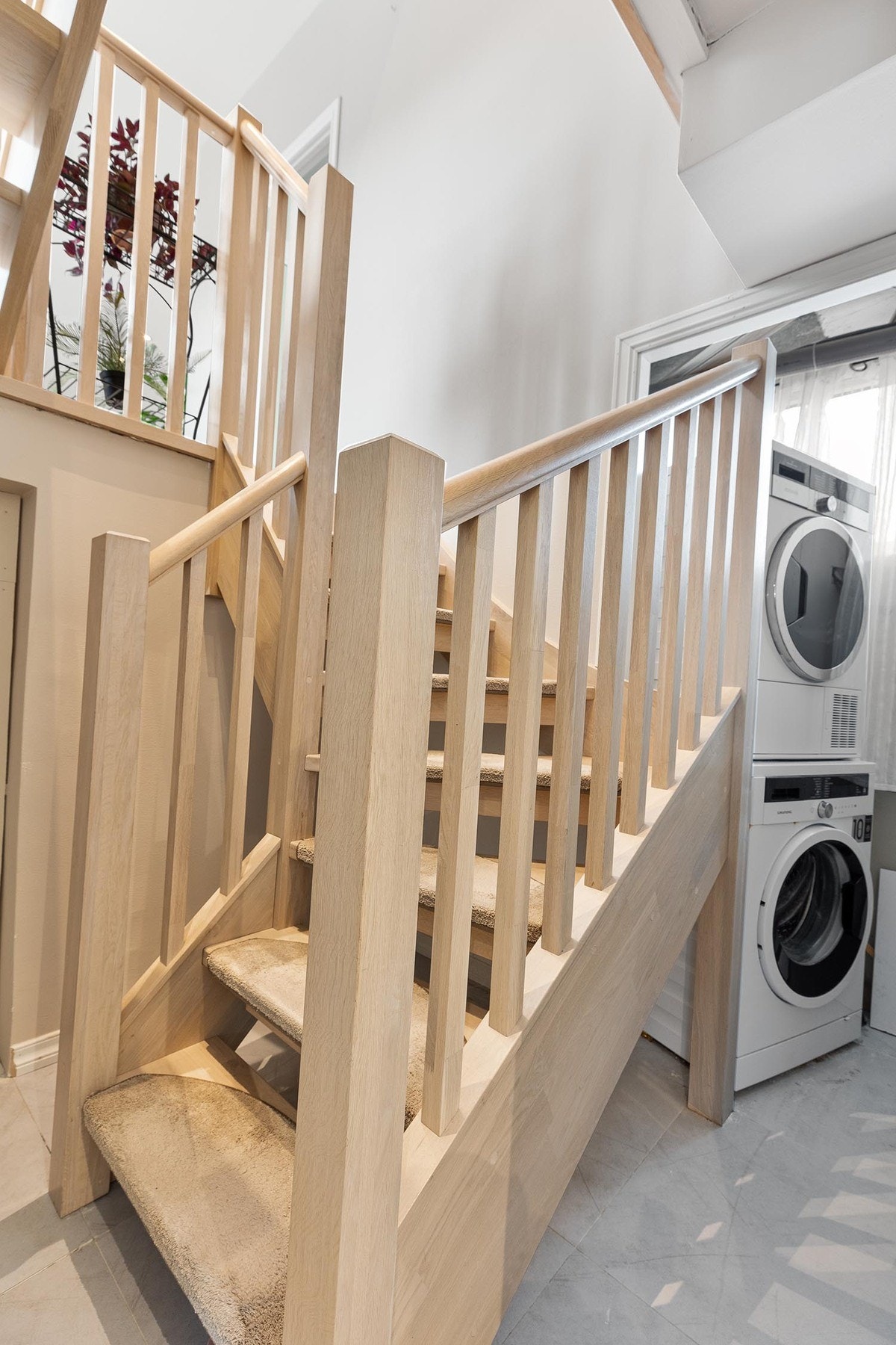 I mellomgangen i underetasjen finnes opplegg for vaskemaskin samt en varmtvannsbereder med kapasitet på ca. 116 liter. Galleribilde