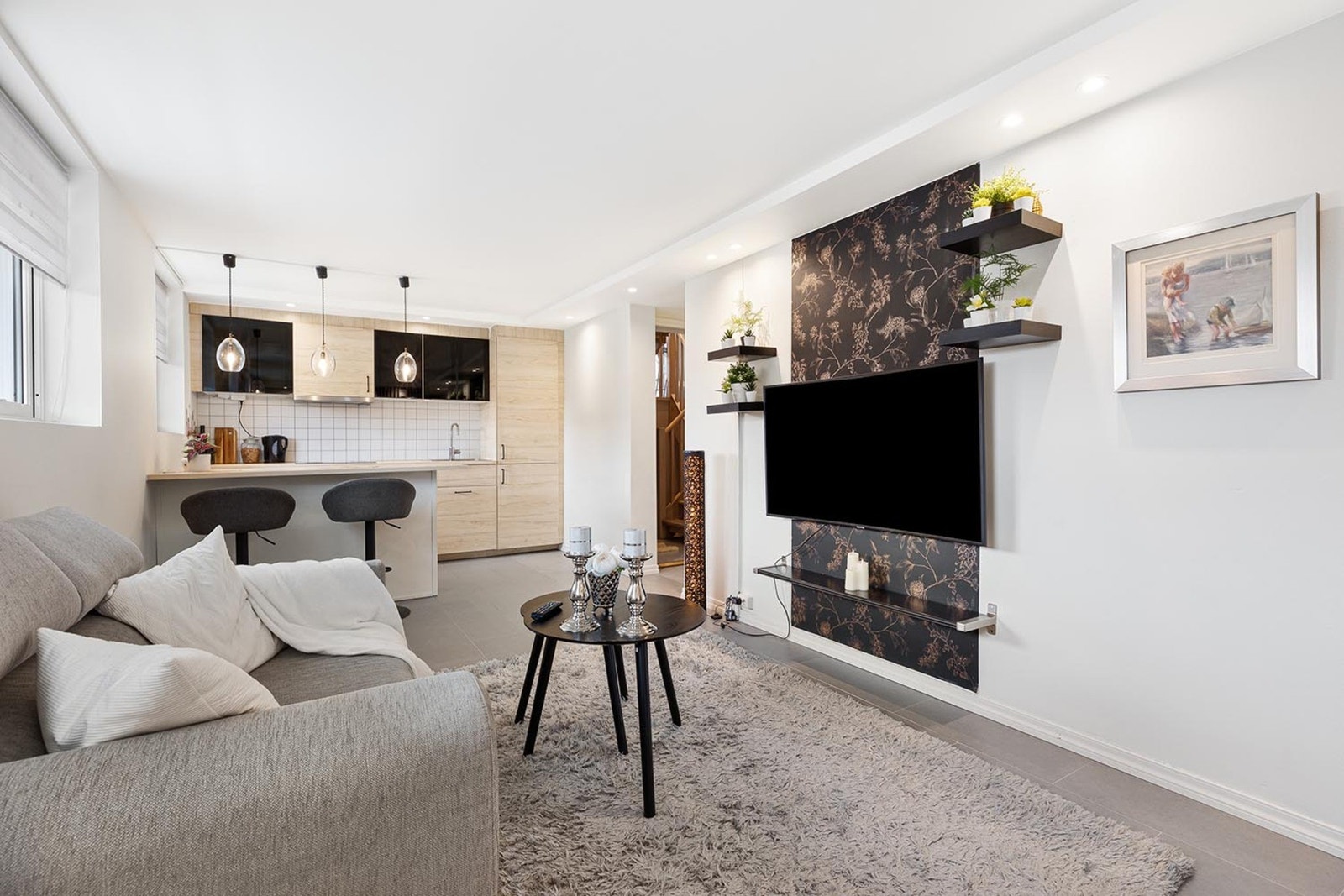 Boligen kombinerer moderne oppgraderinger og fleksible løsninger med god plass og praktiske detaljer. Galleribilde