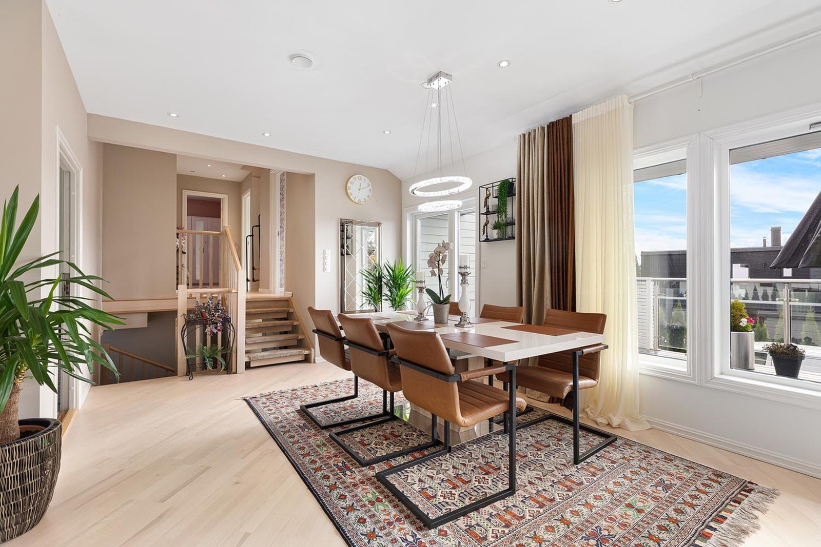 Perfekt for deg som ønsker et allsidig hjem med gode muligheter for både hverdag og selskap. Galleribilde