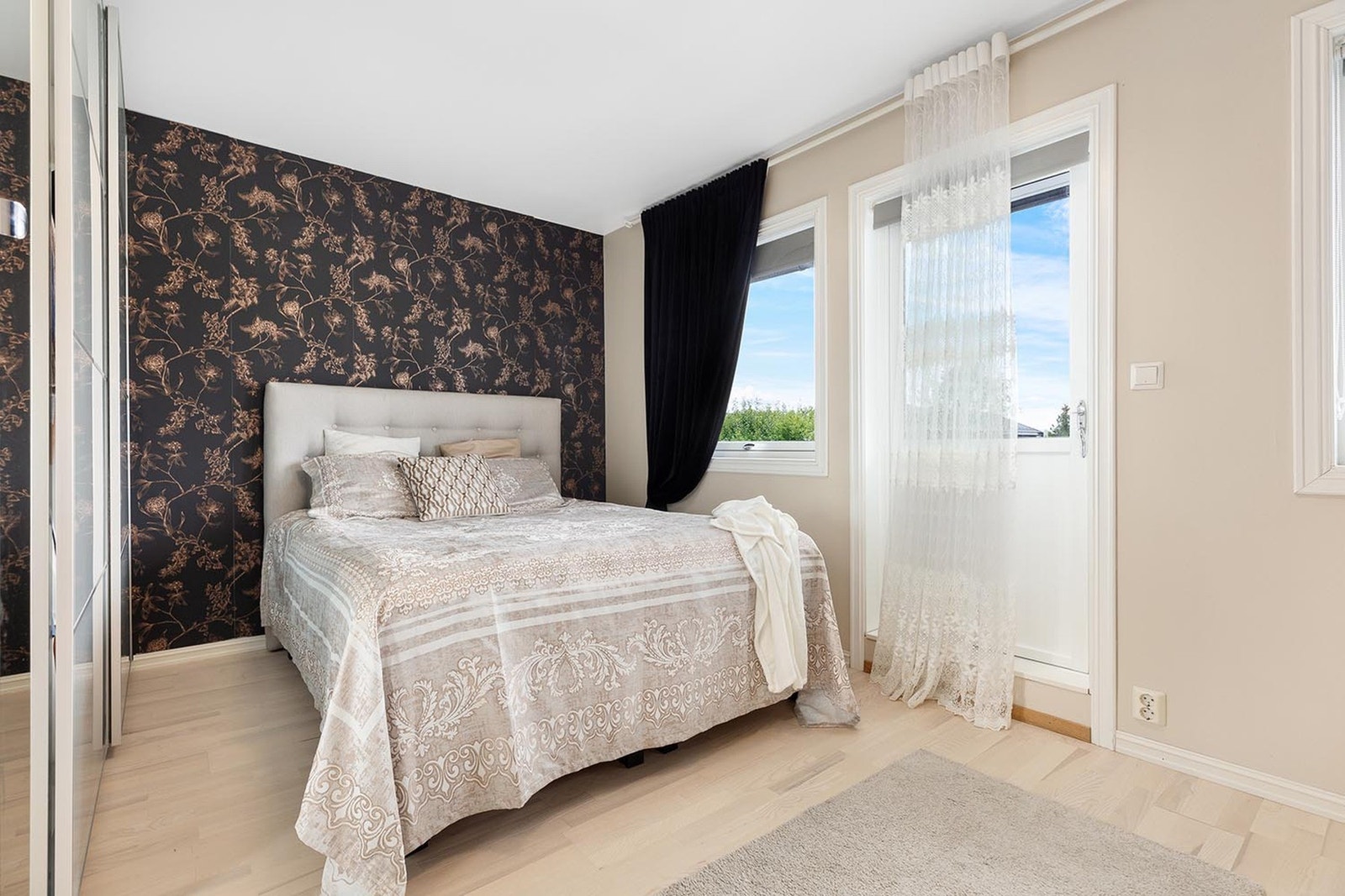 Hovedsoverommet har direkte utgang til en herlig veranda. Galleribilde