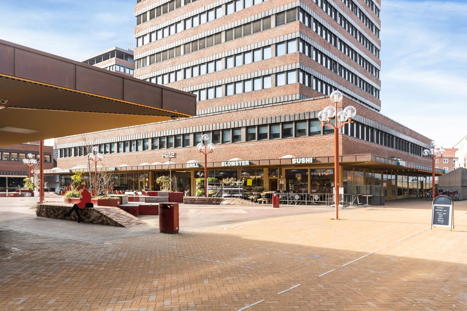 Tøyen Torg med en rekke tilbud ligger også rett rundt hjørnet Galleribilde