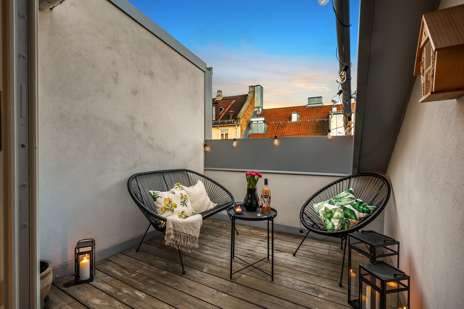 Her sitter du privat og i le ved vindfulle dager. Galleribilde