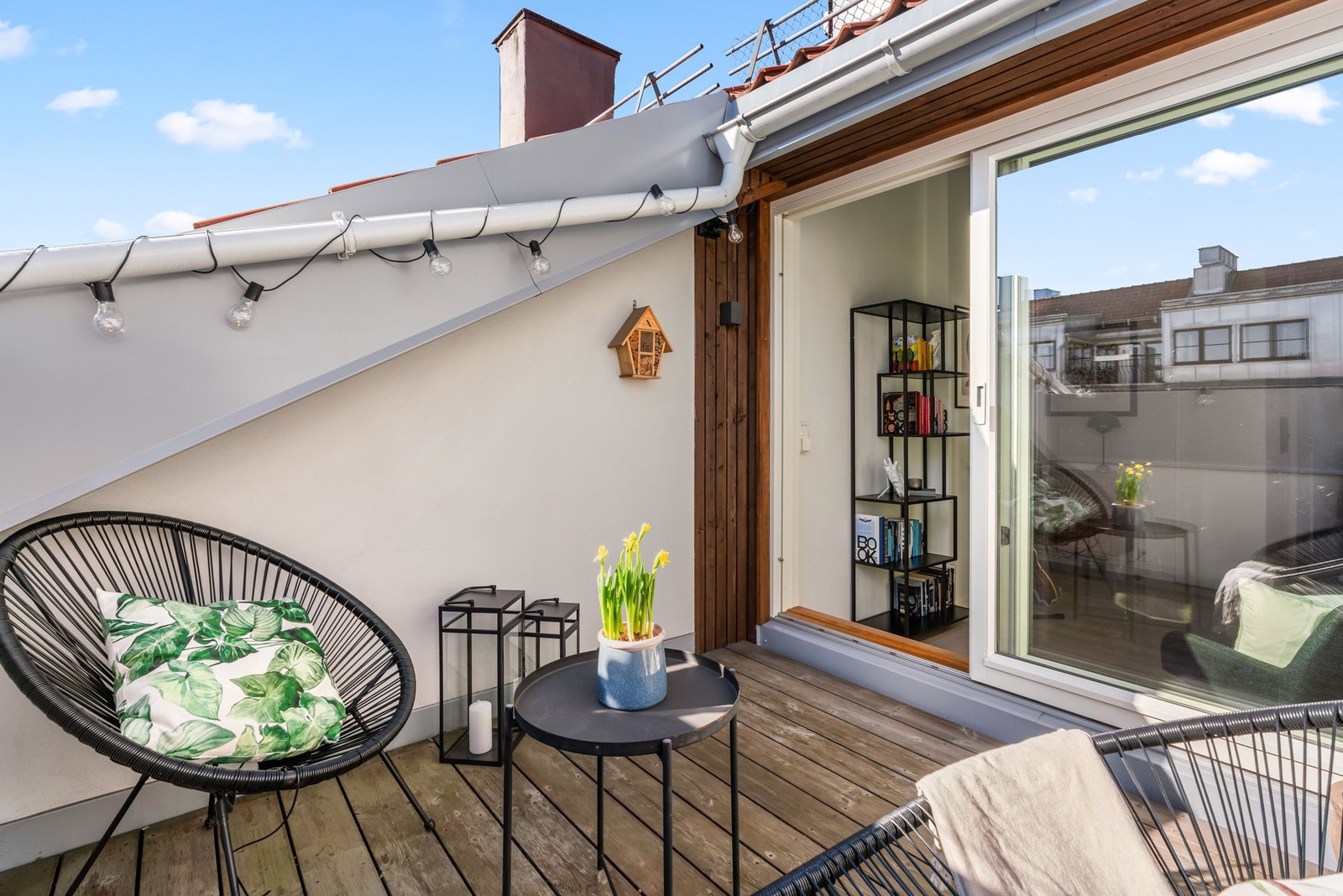 Praktisk skyvedør ut til terrassen som er plassbesparende Galleribilde