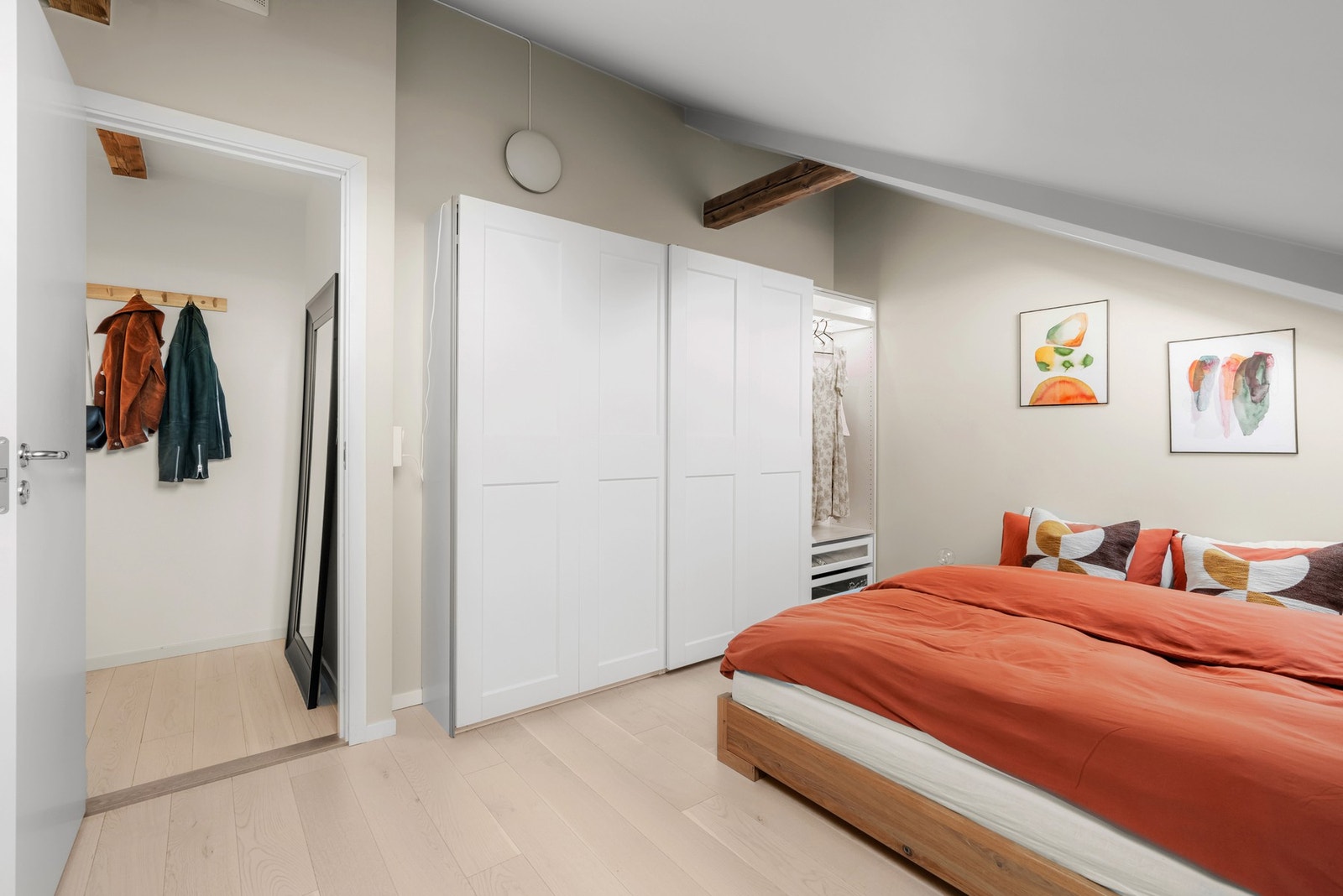 Skyvedørsgarderobe medfølger Galleribilde