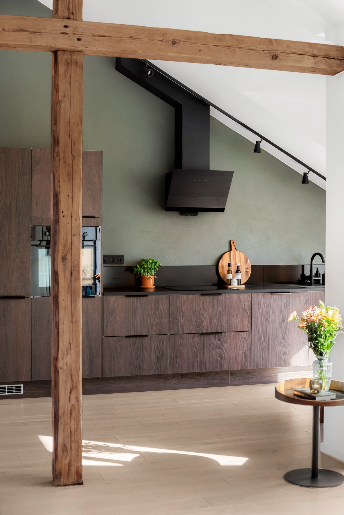 Komfyrvakt samt aquastop/lekkasjevarsler med sensorer og magnetventil er installert. Galleribilde