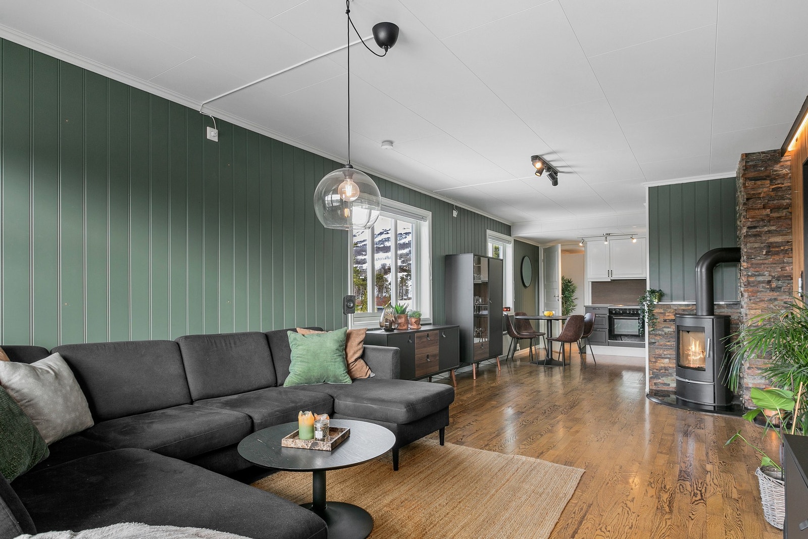 Leiligheten har endebeliggenhet i byggets 3. etasje. Galleribilde