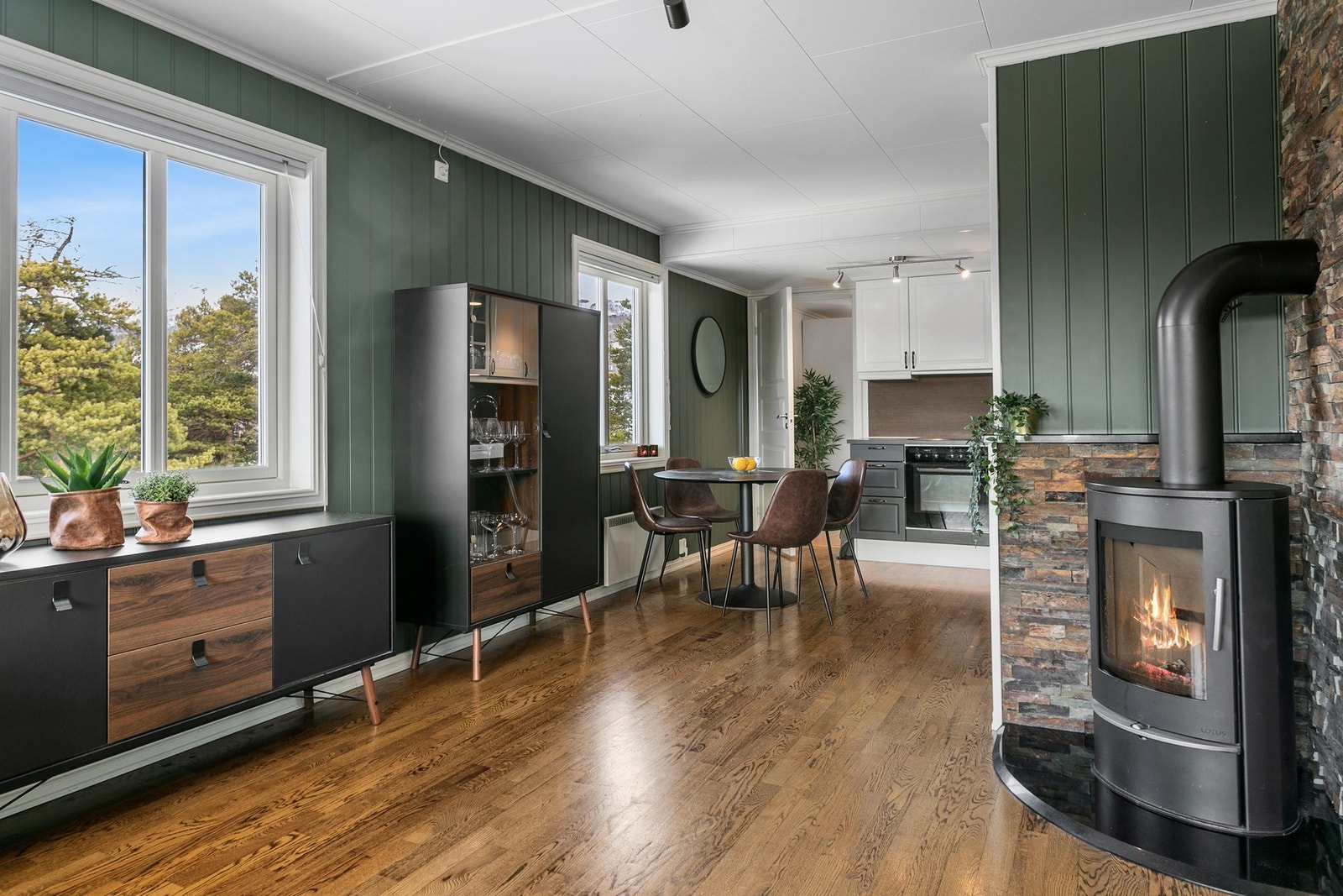 Det er åpen stue/kjøkkenløsning på totalt 31m². Galleribilde