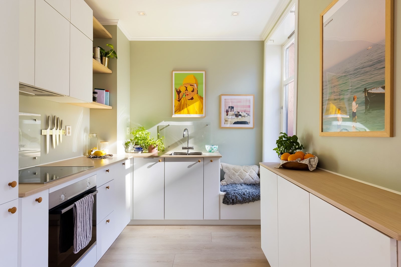 Kvalitetskjøkken fra Kvik (2019) med stilrent design - en perfekt kombinasjon av funksjonalitet og eleganse. Galleribilde