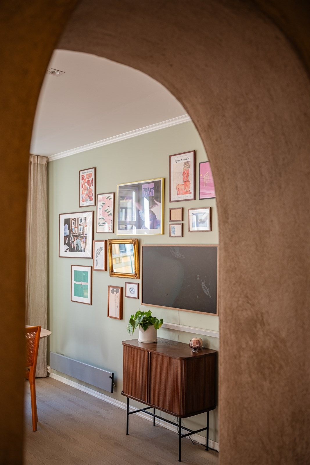 Det er installert downlights i himling Galleribilde