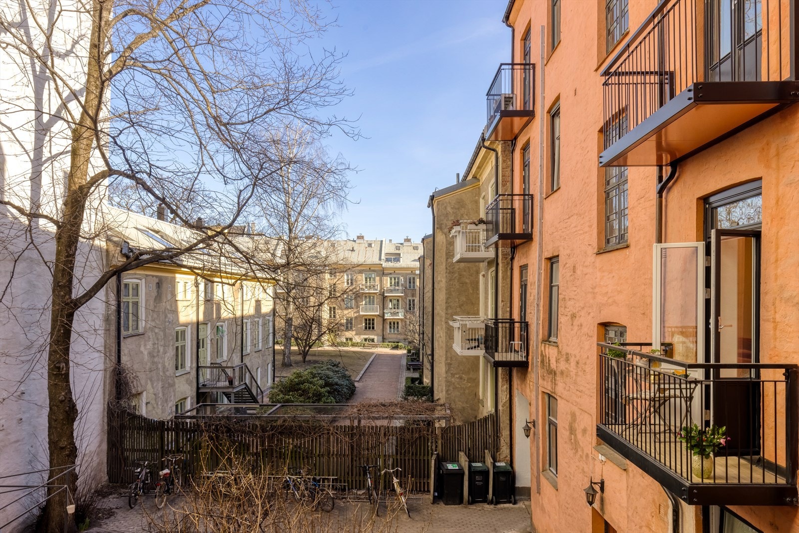 Eiendommen ligger i det samme kvartalet som "Norges Melrose Place" Galleribilde