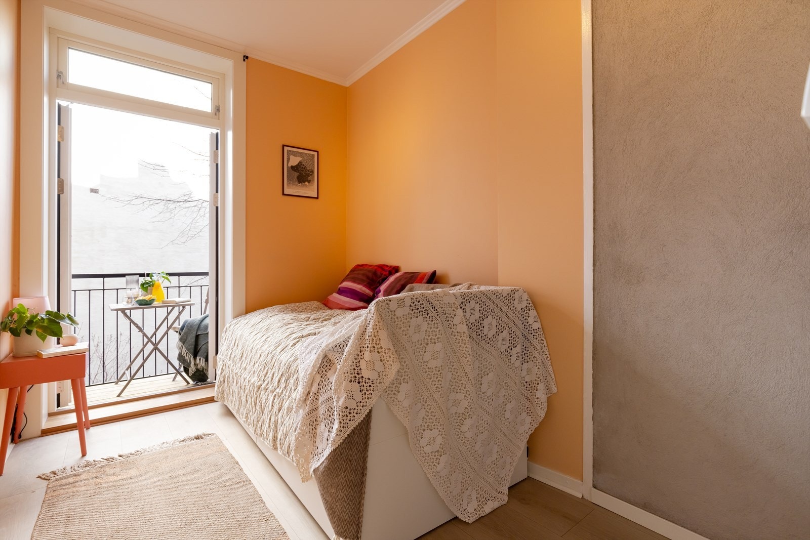 Soverom II har utgang til balkong med utsikt mot bakgården. Galleribilde