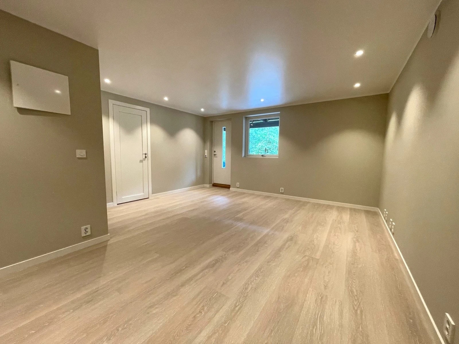 Utleiedelen, ny i 2023, er på ca 40 m² og har egen inngang. Galleribilde