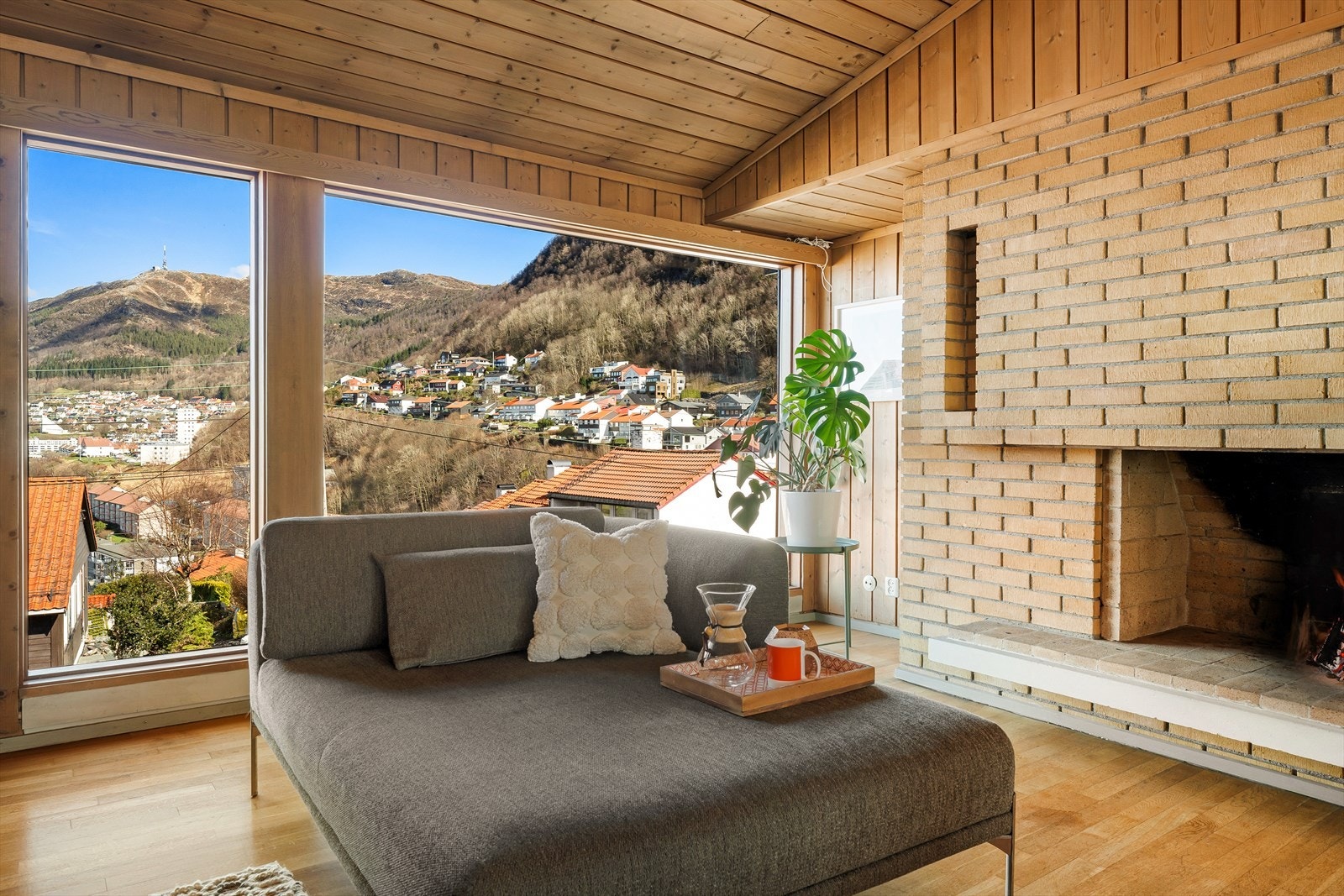 Legg merke til den flotte utsikten mot Ulriken og store deler av Bergendalen! Galleribilde