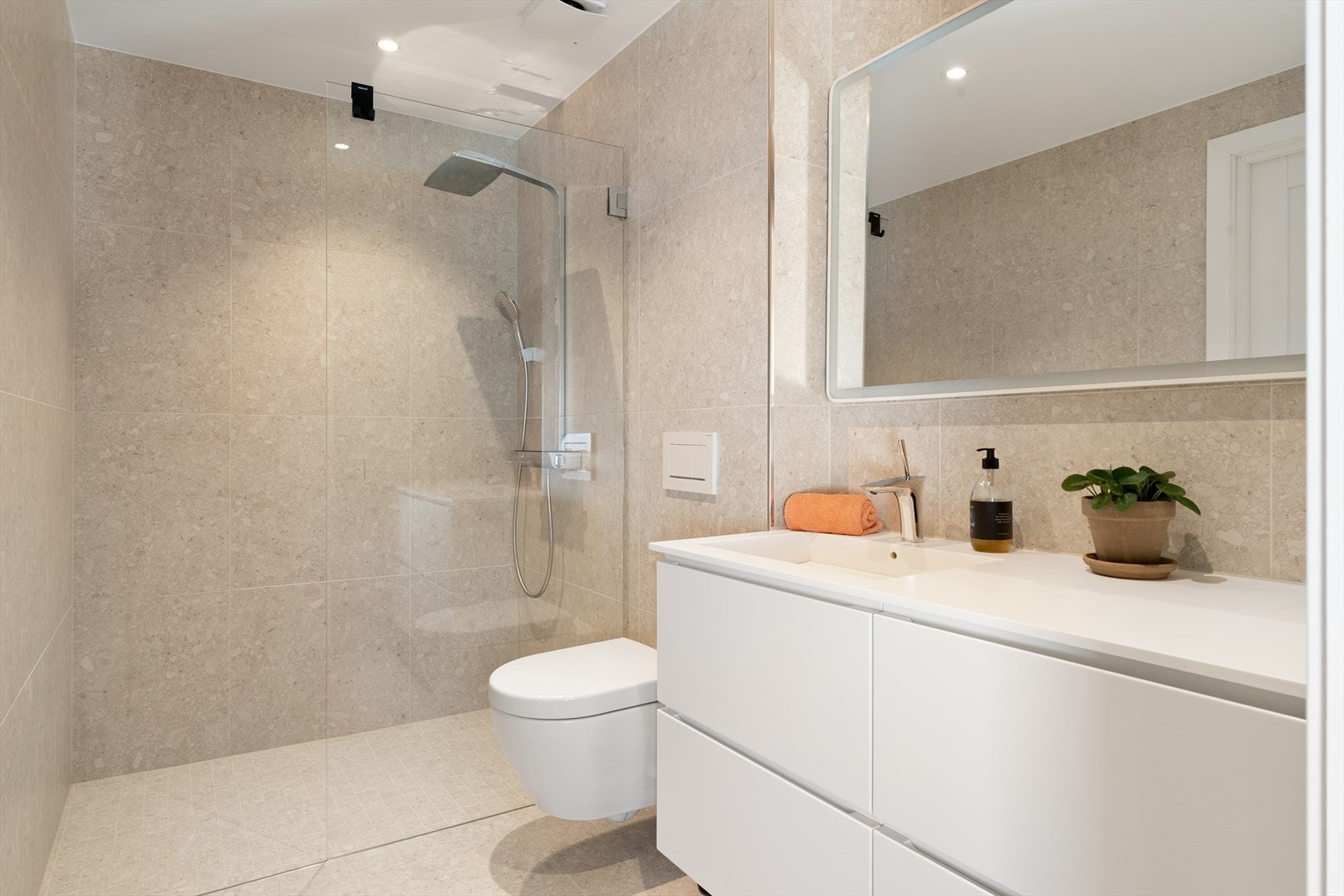 Nytt helfliset bad fra 2023 Galleribilde