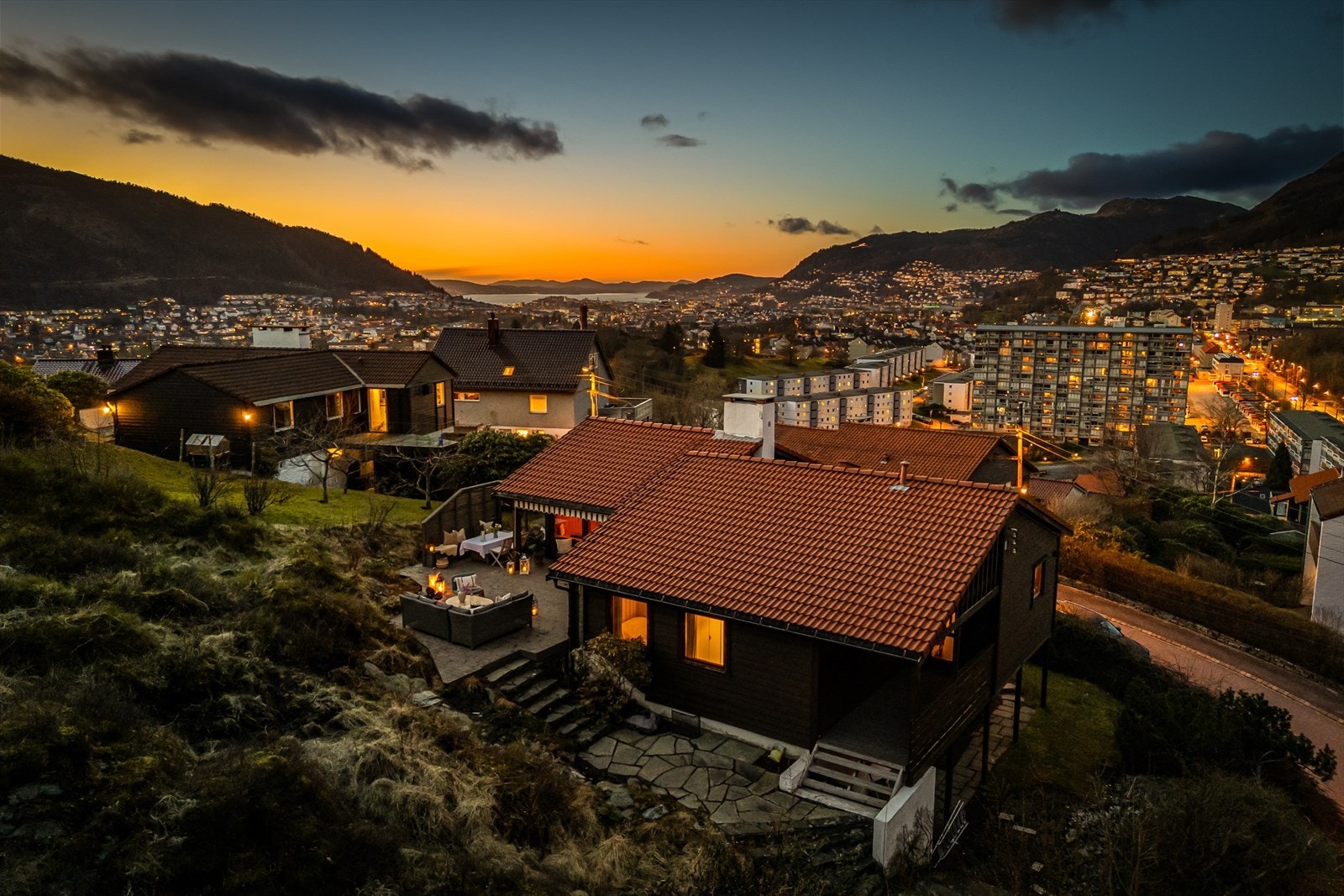 Velkommen til Henrik Jægers vei 14 - presentert av Therese Schutz Pettersen i Eiendomsmegler Vest. Galleribilde
