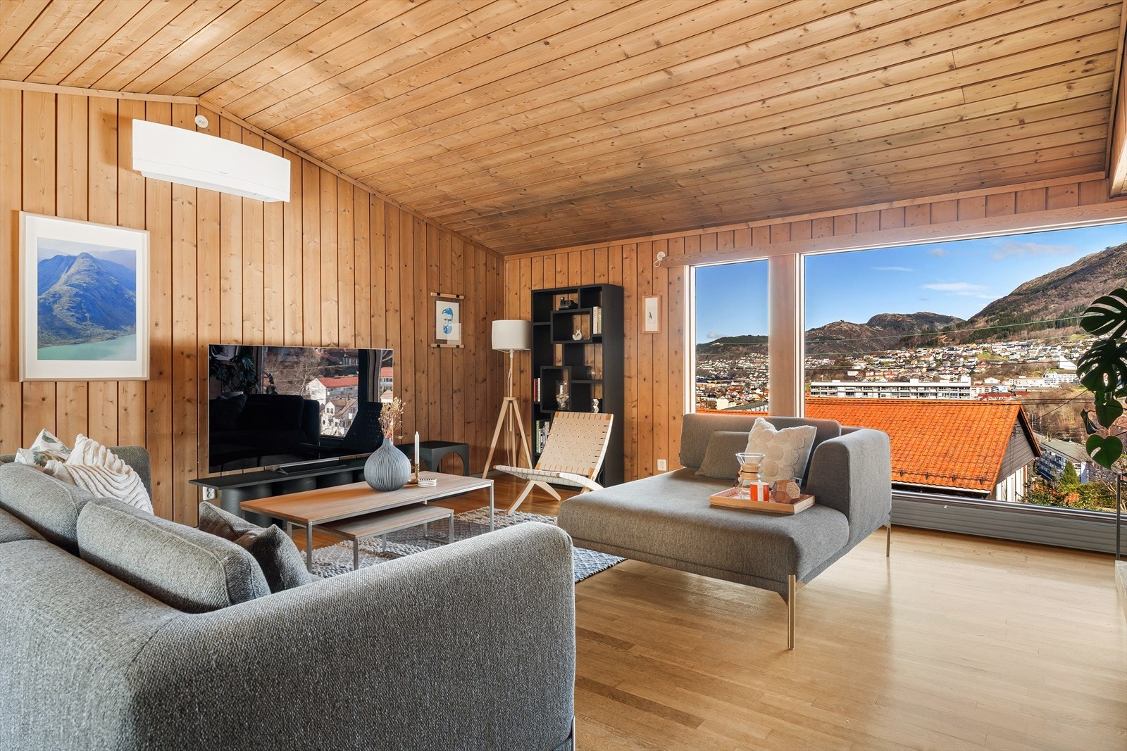 I 2015 ble det installert ny varmepumpe som sørger for jevn og god innetemperatur. Galleribilde