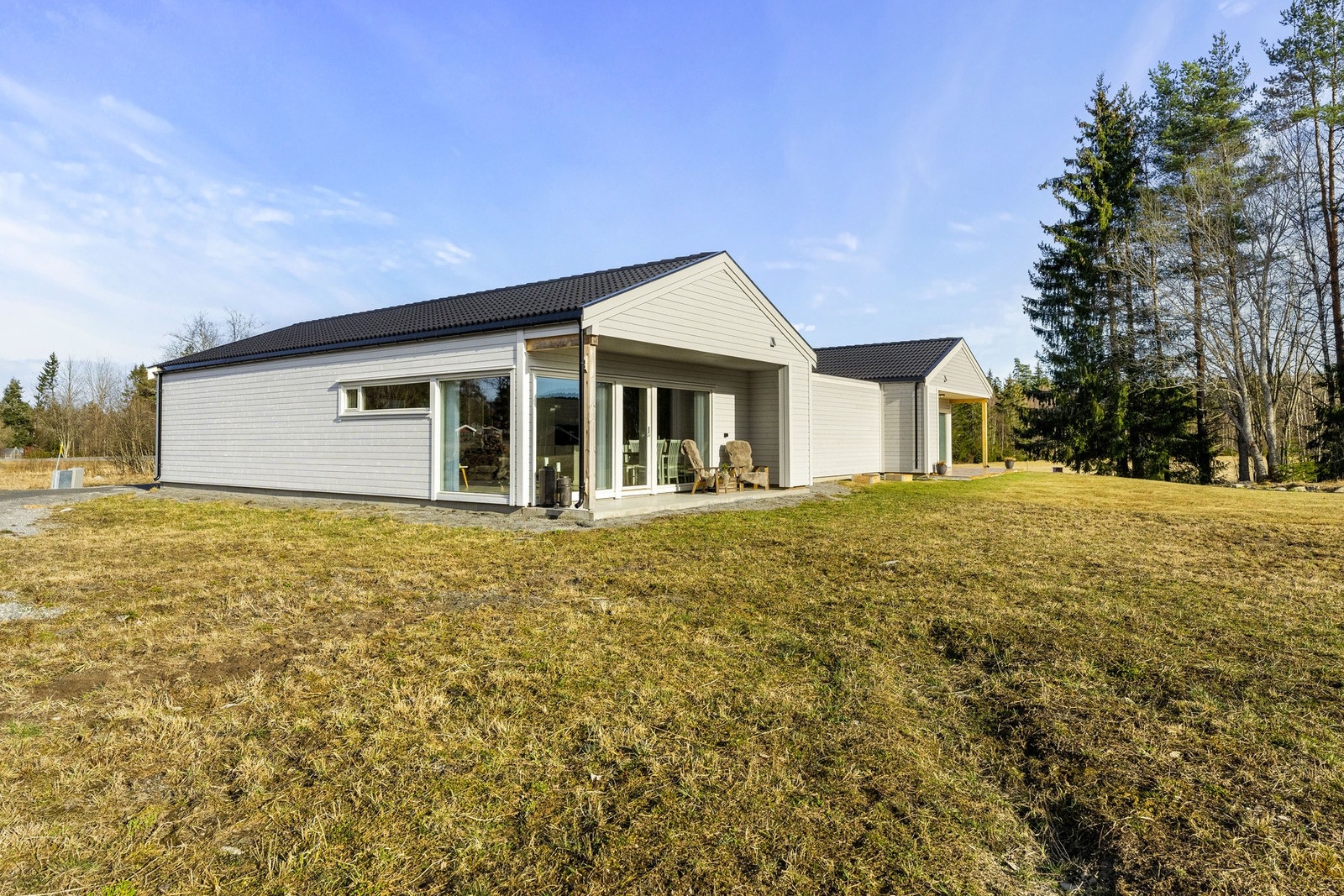 Stor og flott hage som kan opparbeides etter eget behov Galleribilde